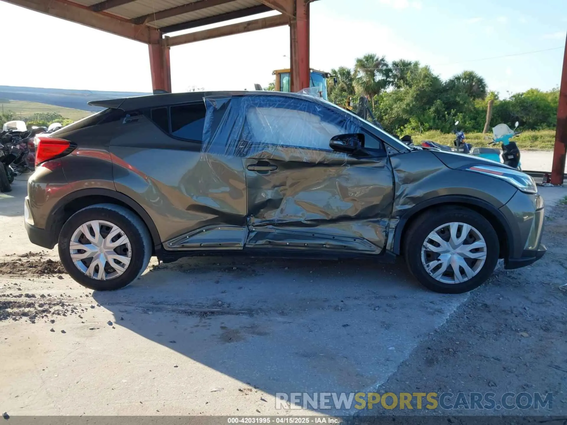 12 Фотография поврежденного автомобиля NMTKHMBX8MR126756 TOYOTA C-HR 2021