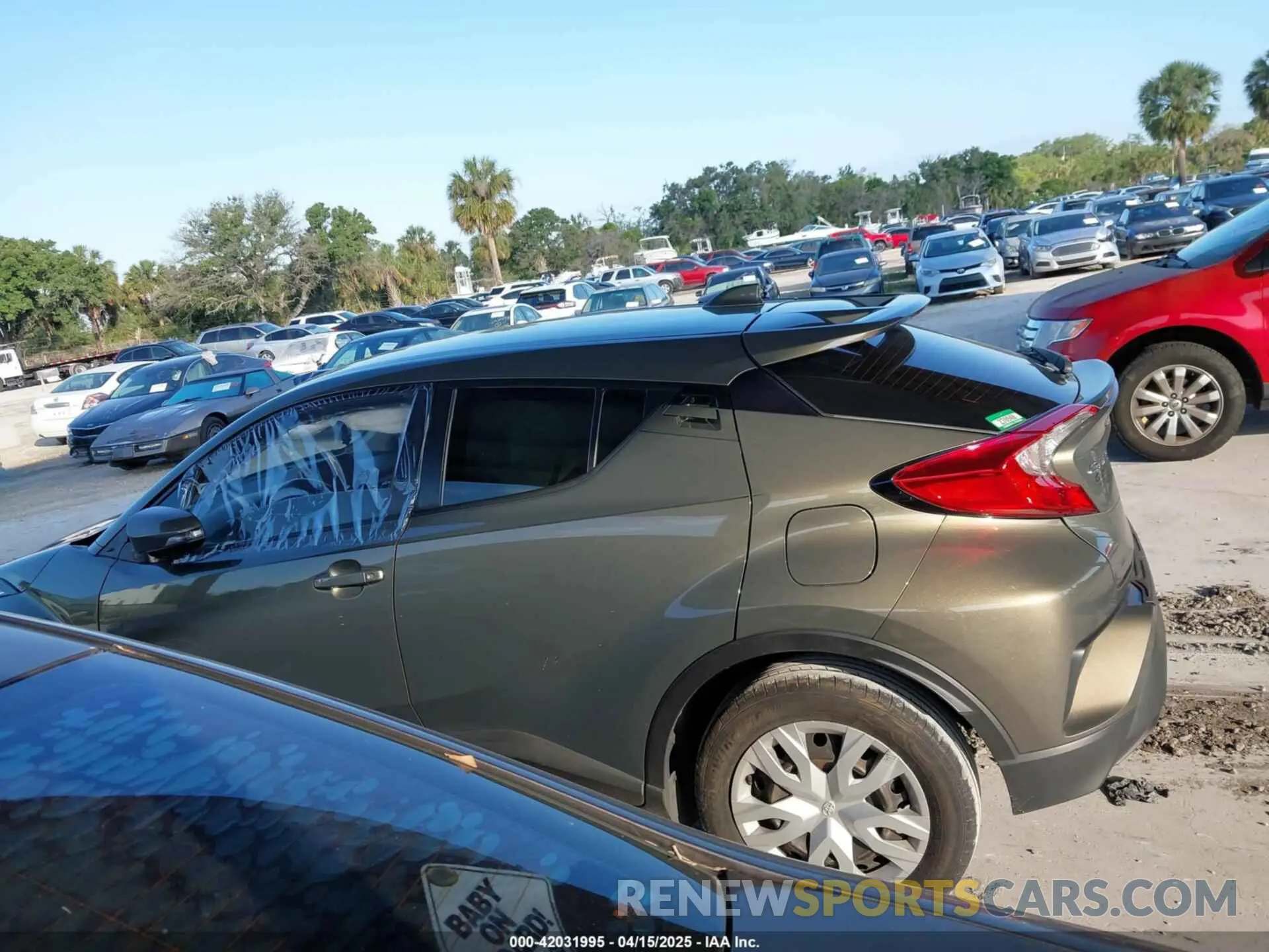 13 Фотография поврежденного автомобиля NMTKHMBX8MR126756 TOYOTA C-HR 2021