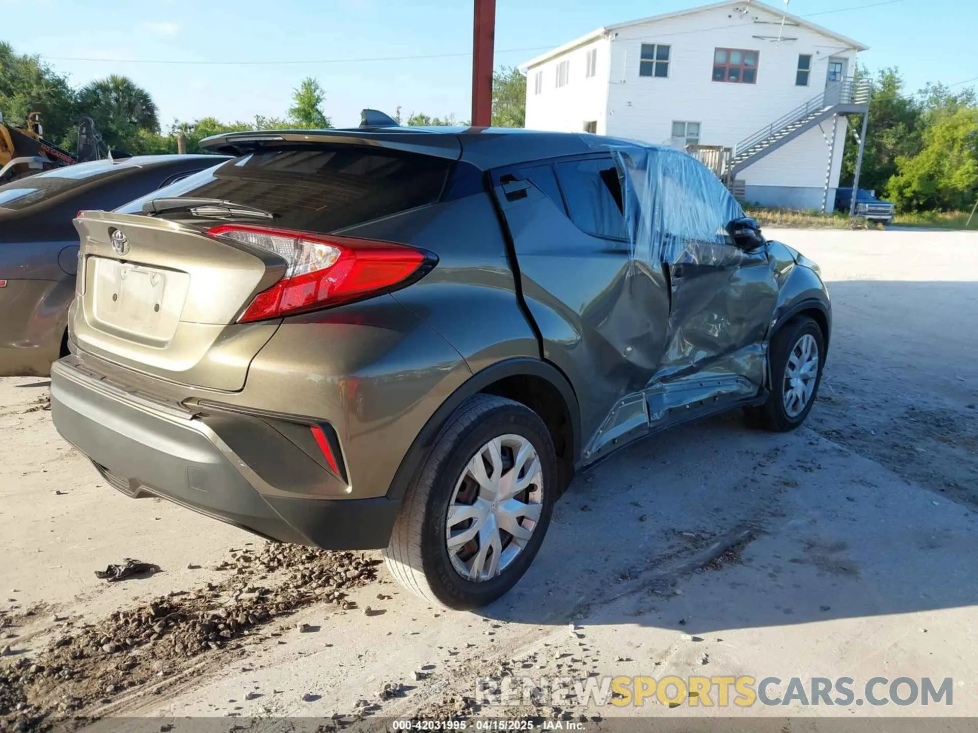 4 Фотография поврежденного автомобиля NMTKHMBX8MR126756 TOYOTA C-HR 2021