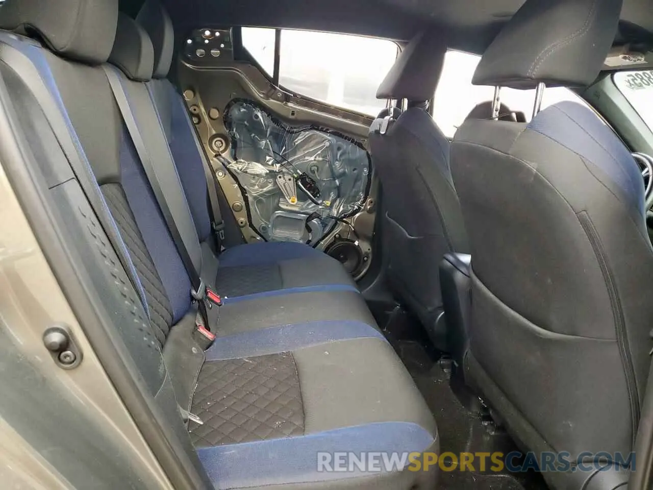 10 Photograph of a damaged car NMTKHMBX8MR138597 TOYOTA C-HR 2021