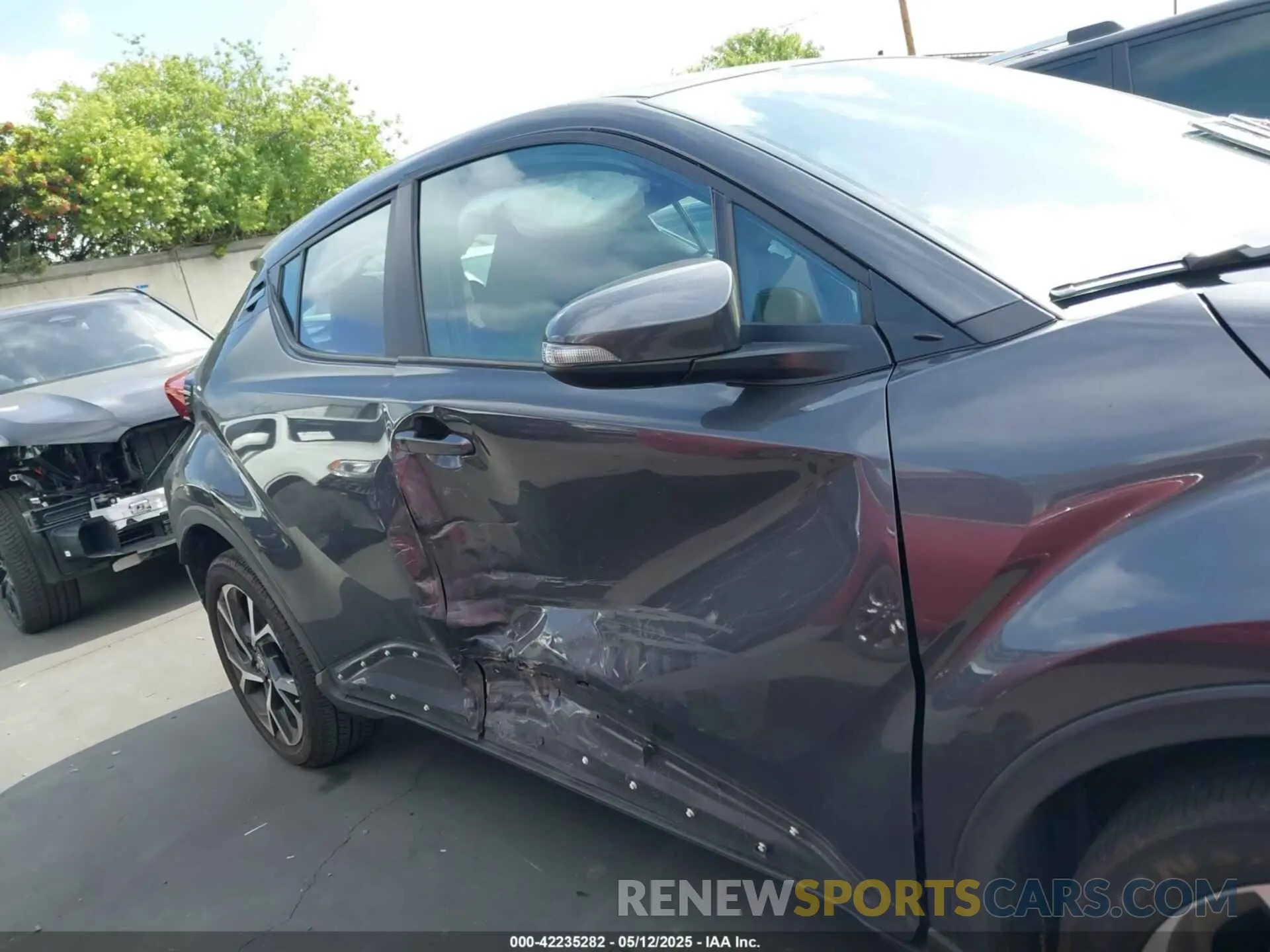 13 Фотография поврежденного автомобиля NMTKHMBX9MR133747 TOYOTA C-HR 2021