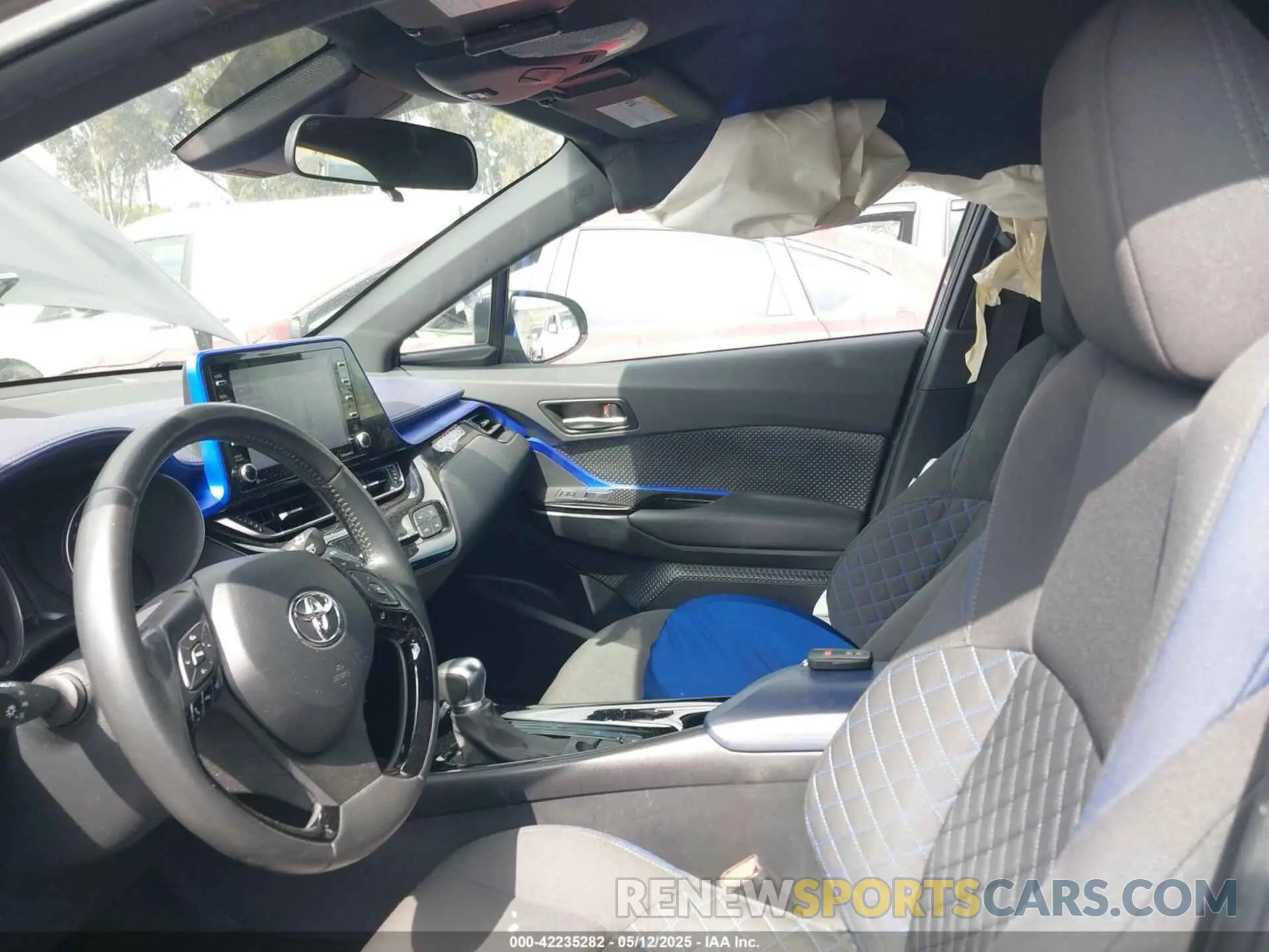 17 Фотография поврежденного автомобиля NMTKHMBX9MR133747 TOYOTA C-HR 2021
