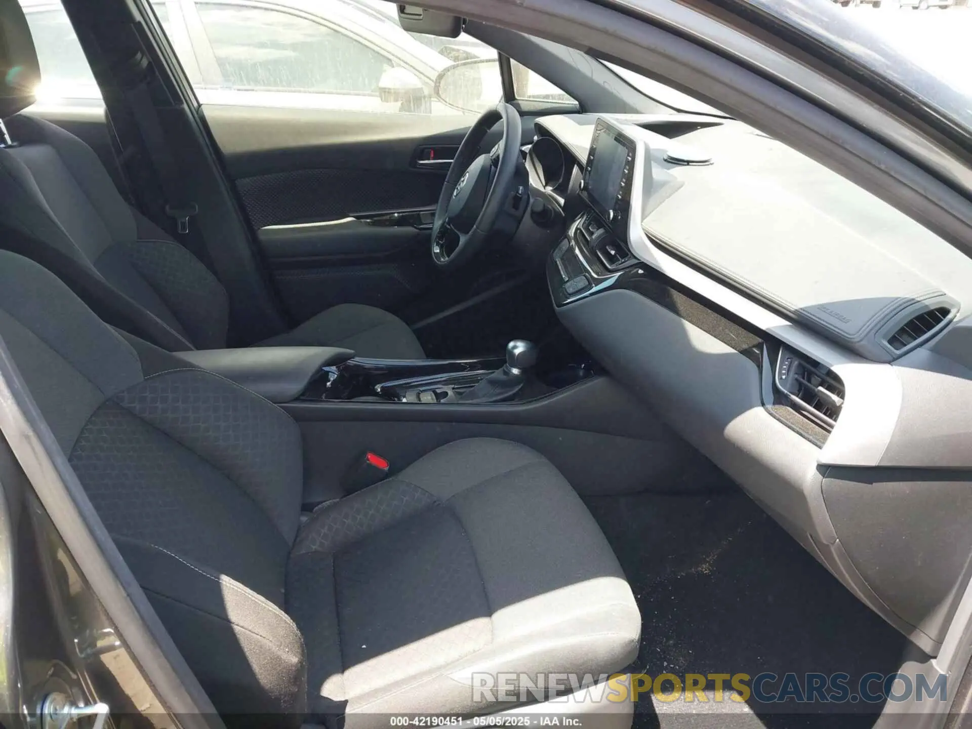 5 Photograph of a damaged car JTNKHMBX6N1135872 TOYOTA C-HR 2022