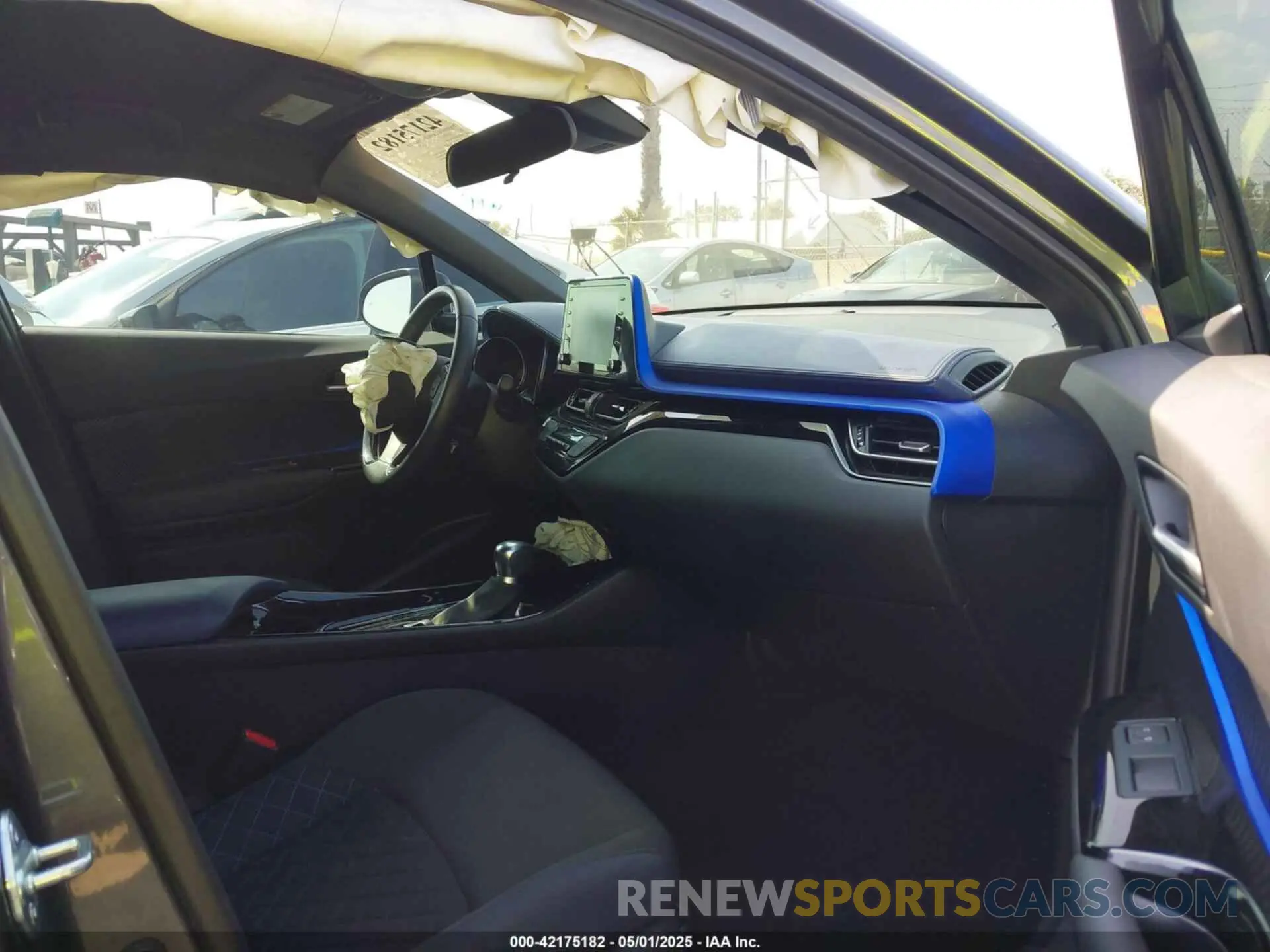 5 Photograph of a damaged car NMTKHMBX1NR144937 TOYOTA C-HR 2022