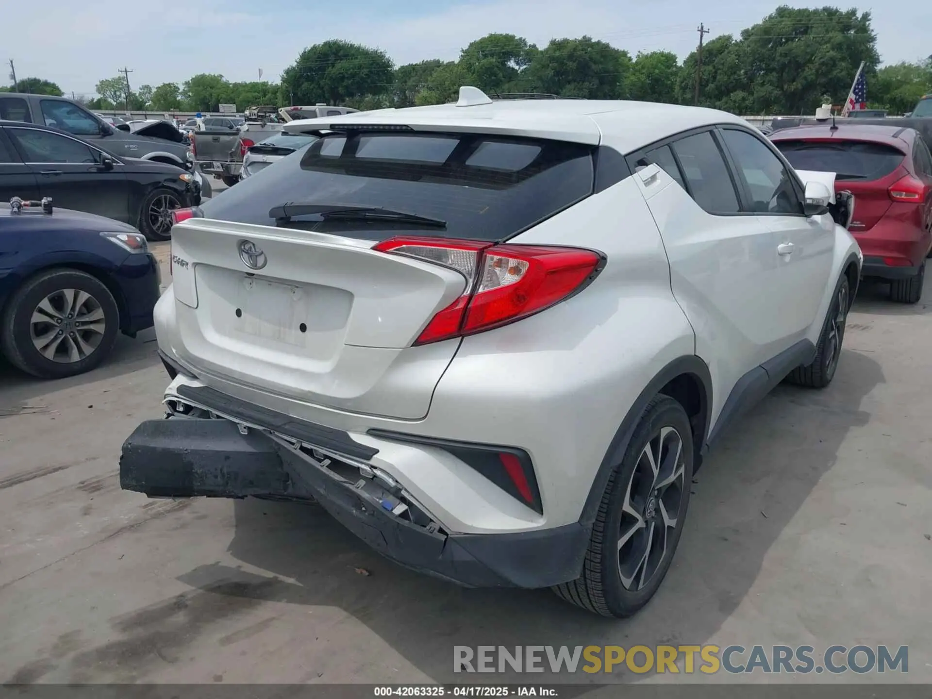 4 Photograph of a damaged car NMTKHMBX2NR144638 TOYOTA C-HR 2022