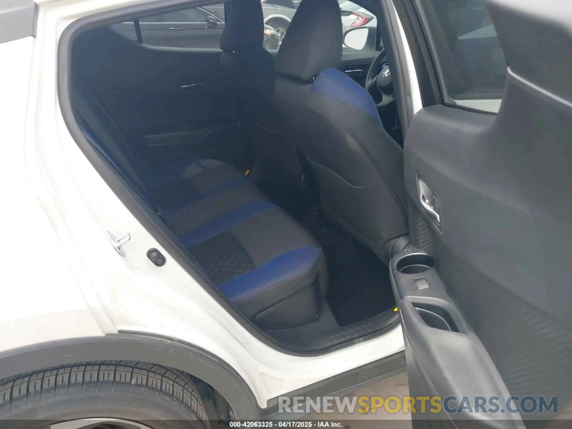 8 Photograph of a damaged car NMTKHMBX2NR144638 TOYOTA C-HR 2022