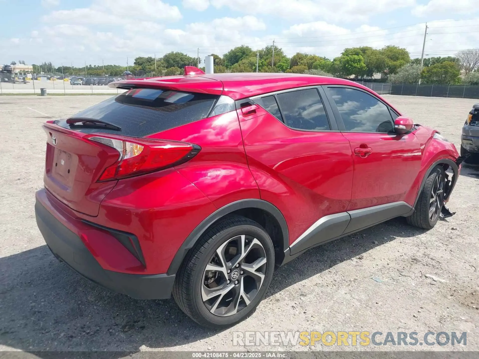 4 Photograph of a damaged car NMTKHMBX4NR141627 TOYOTA C-HR 2022