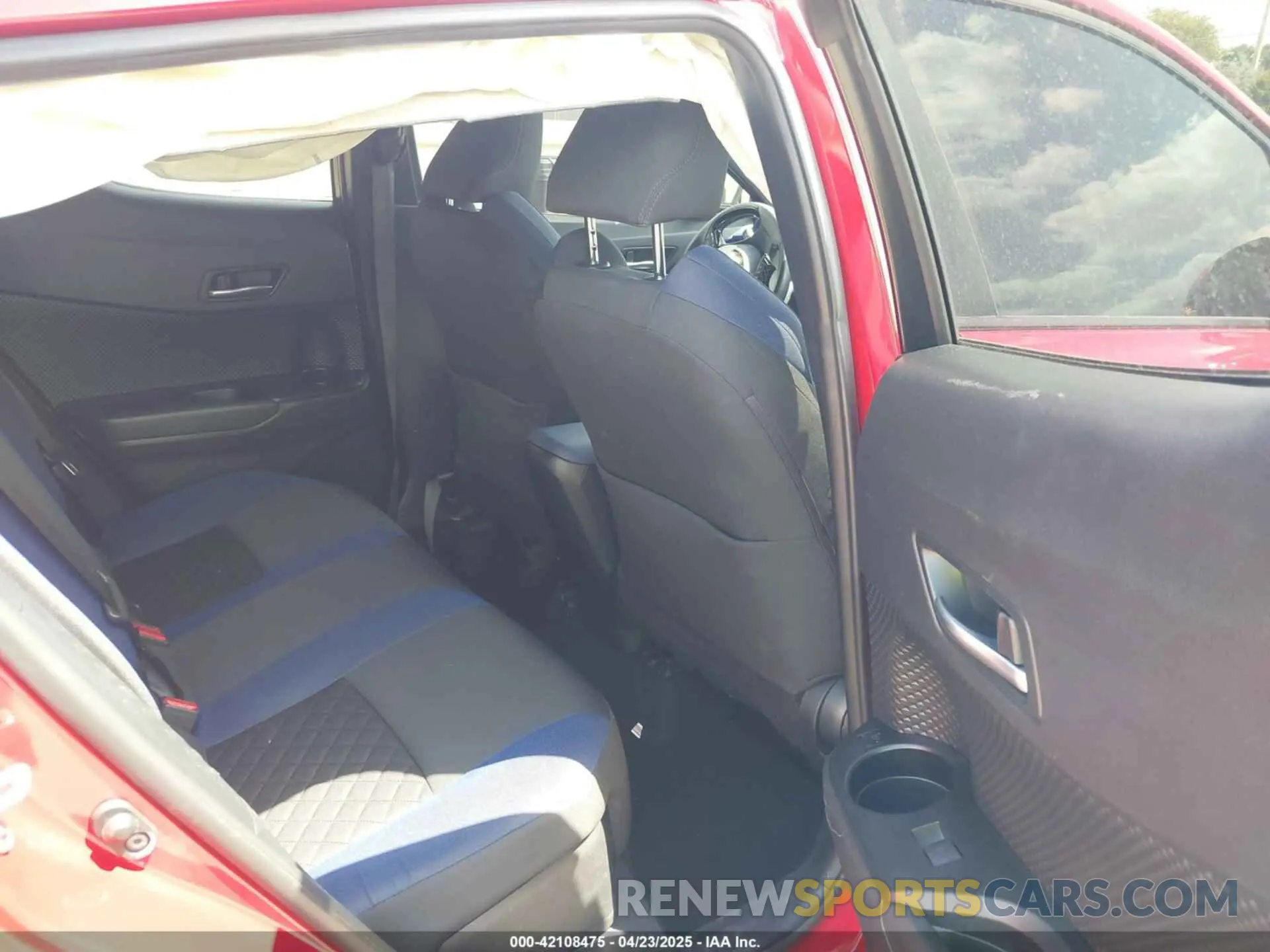 8 Photograph of a damaged car NMTKHMBX4NR141627 TOYOTA C-HR 2022