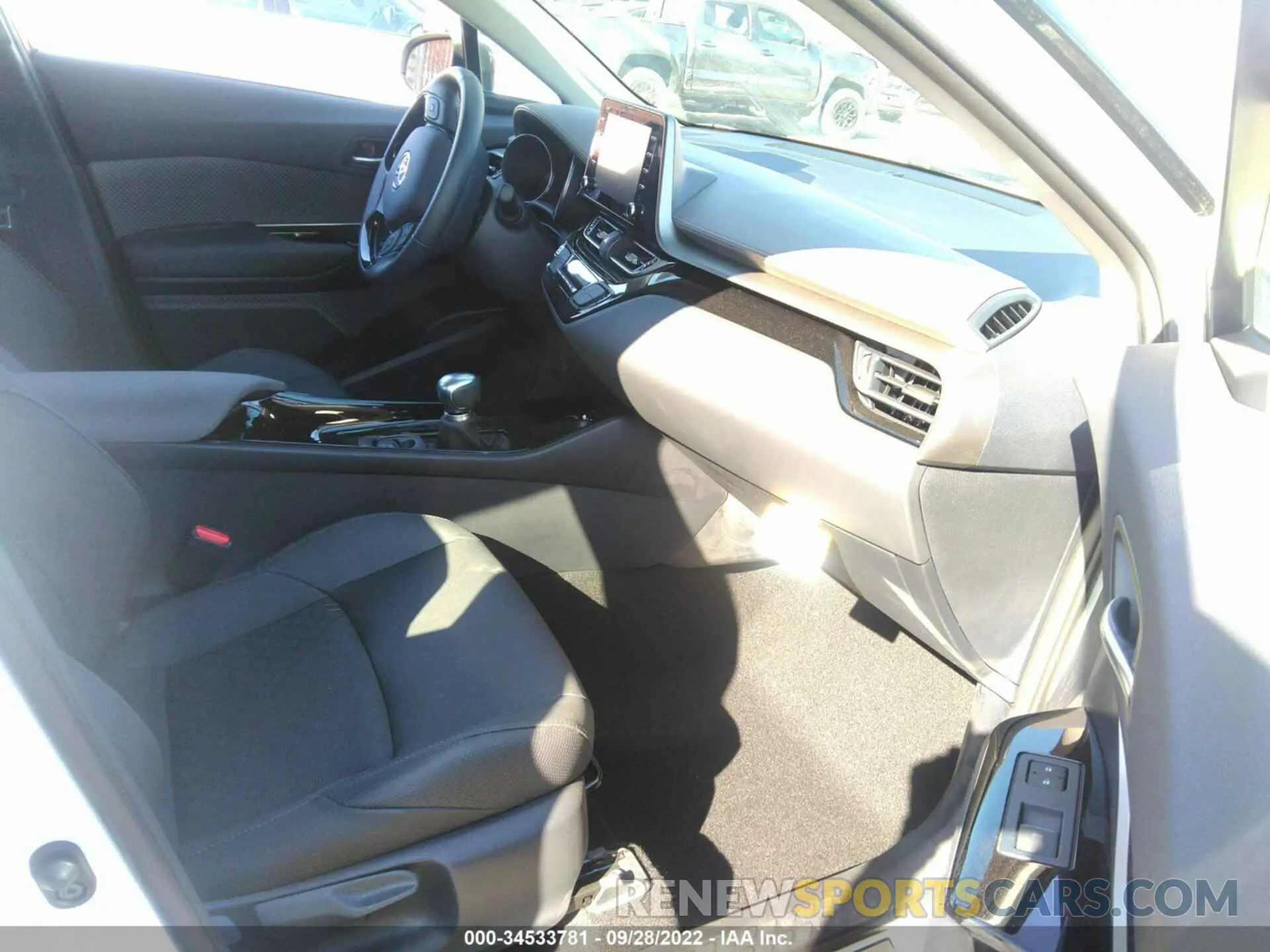 5 Photograph of a damaged car NMTKHMBX4NR145936 TOYOTA C-HR 2022