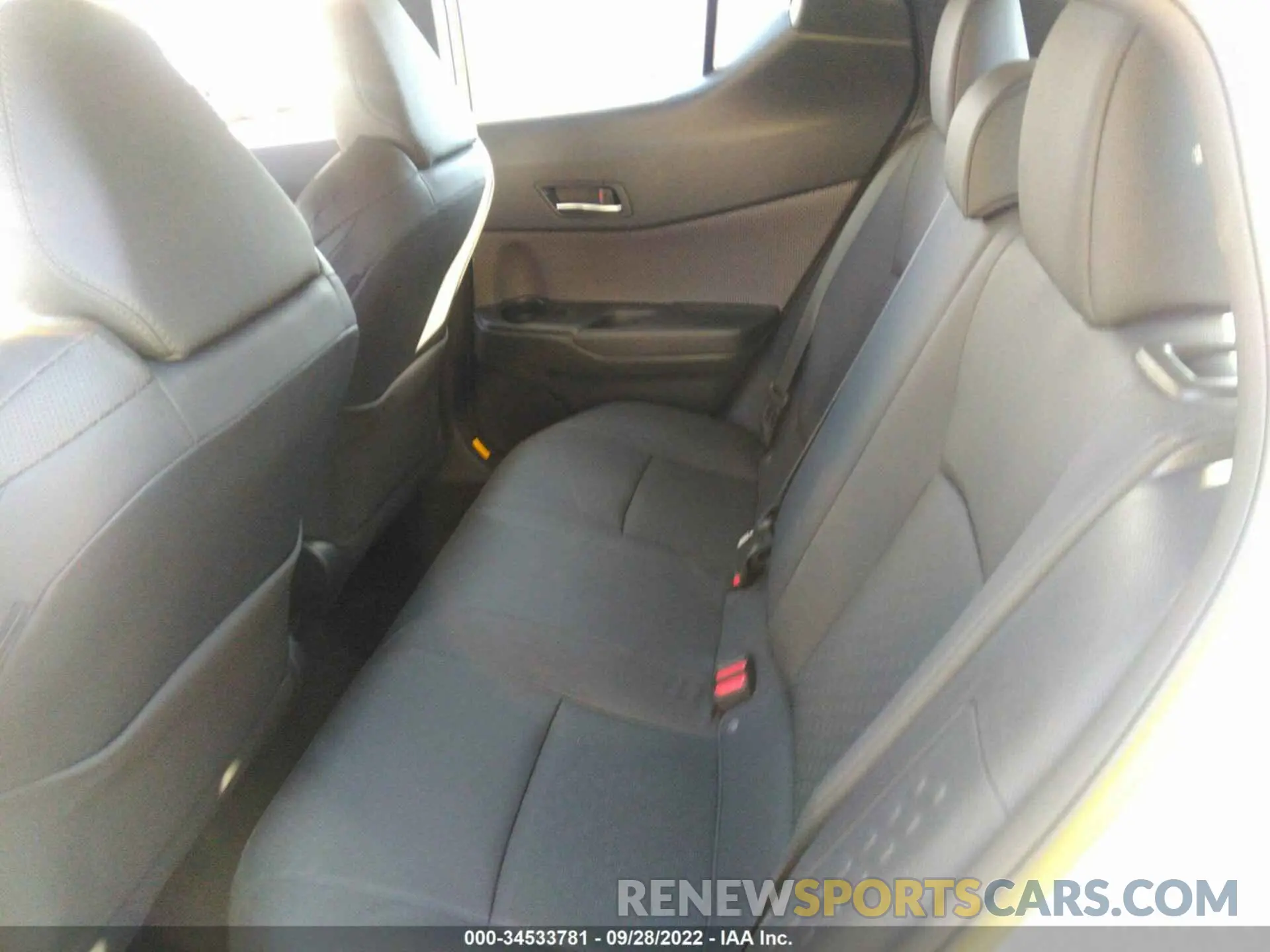 8 Photograph of a damaged car NMTKHMBX4NR145936 TOYOTA C-HR 2022