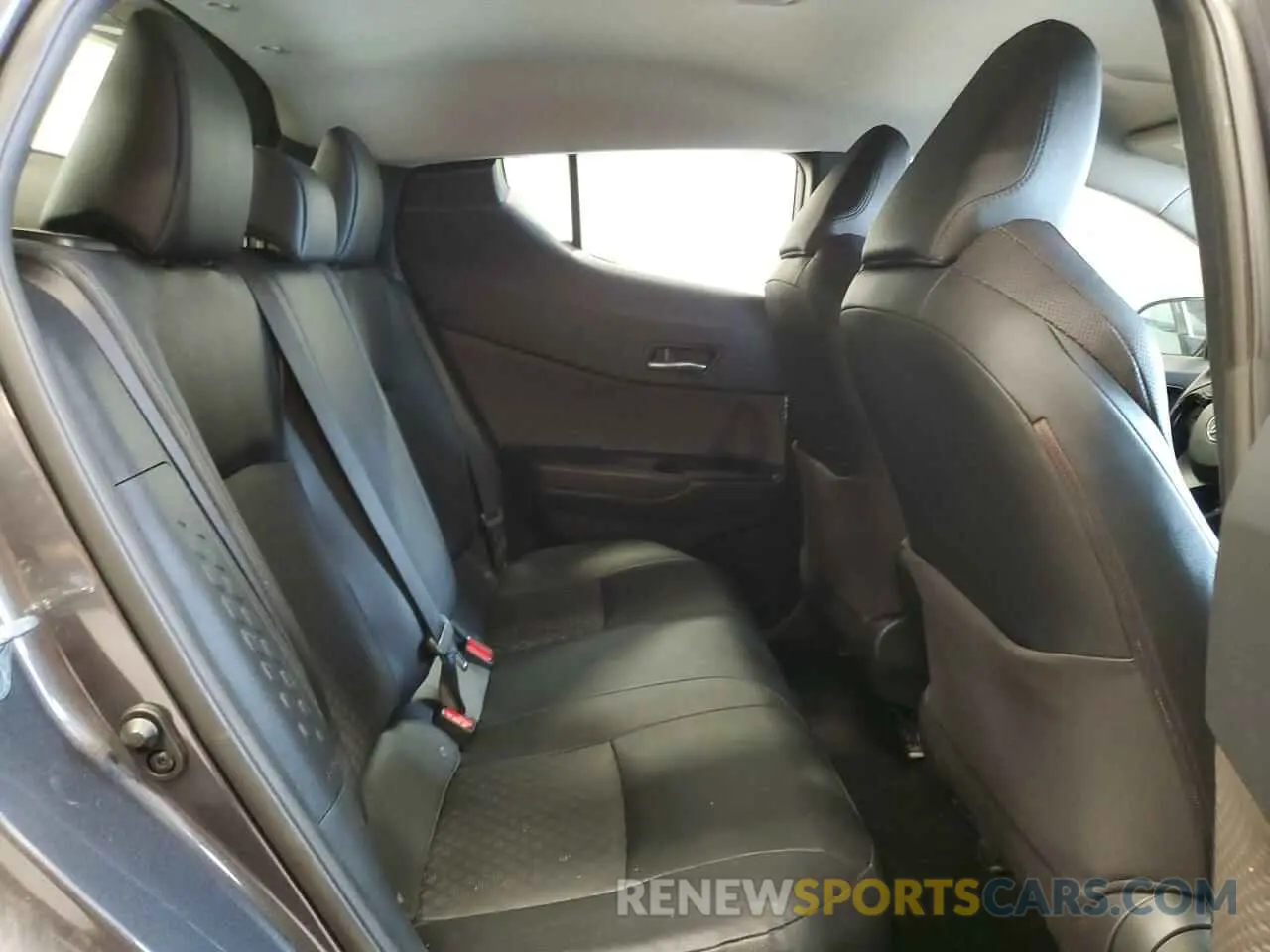 10 Photograph of a damaged car NMTKHMBX4NR146505 TOYOTA C-HR 2022