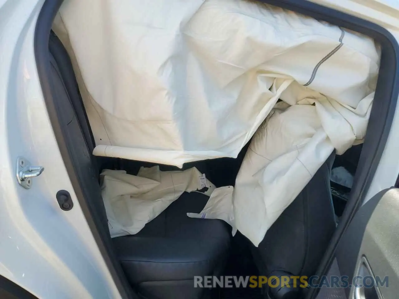 10 Photograph of a damaged car NMTKHMBX8NR143400 TOYOTA C-HR 2022