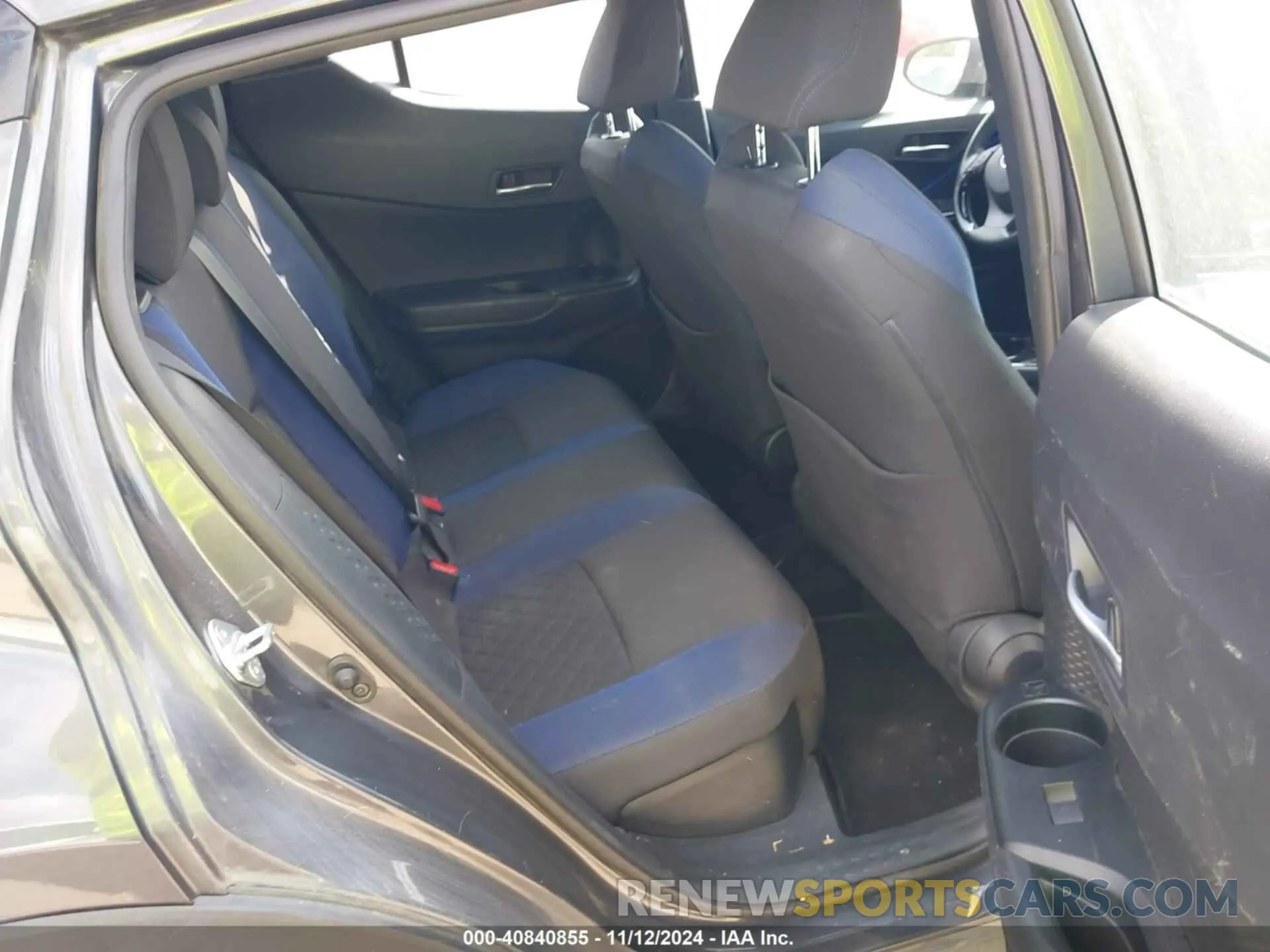 8 Photograph of a damaged car NMTKHMBX8NR146698 TOYOTA C-HR 2022