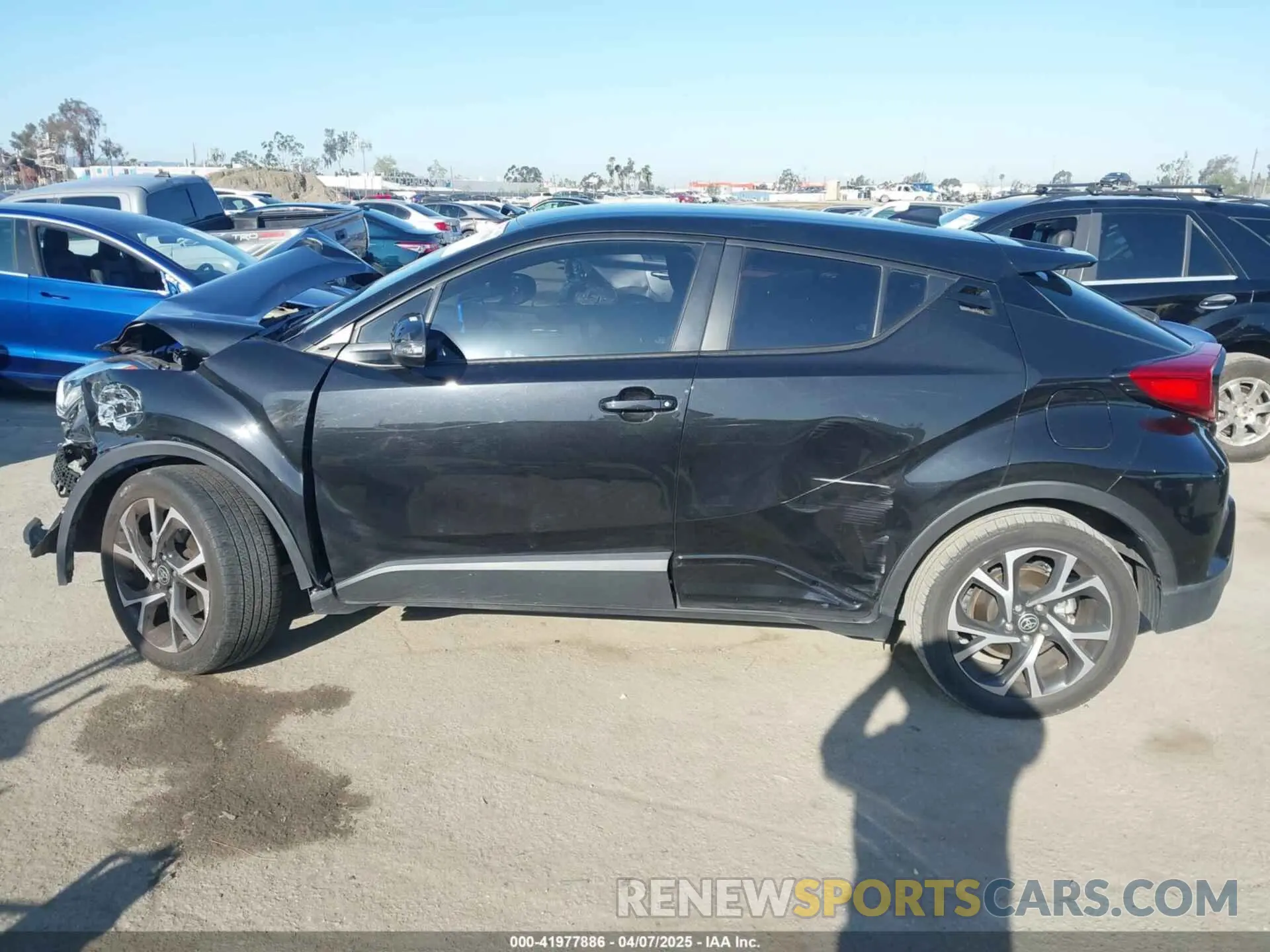 14 Photograph of a damaged car NMTKHMBX9NR141686 TOYOTA C-HR 2022