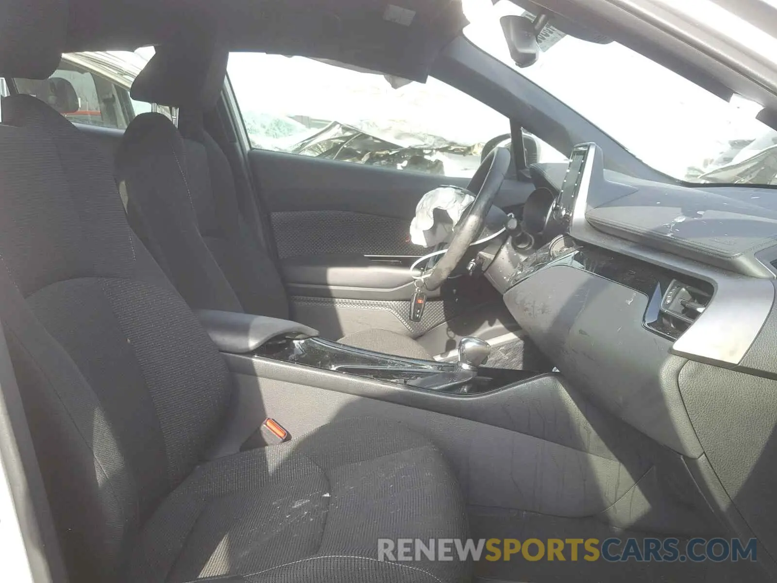 5 Photograph of a damaged car JTNKHMBX0K1012449 TOYOTA C-HR XLE 2019