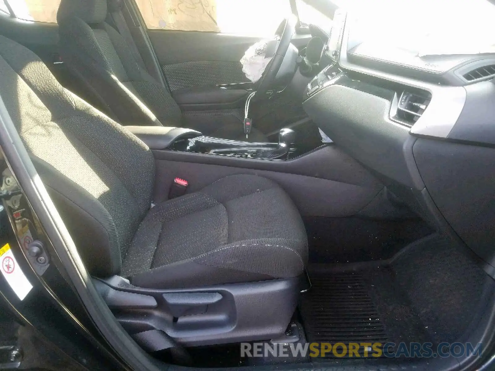 5 Photograph of a damaged car JTNKHMBXXK1027315 TOYOTA C-HR XLE 2019