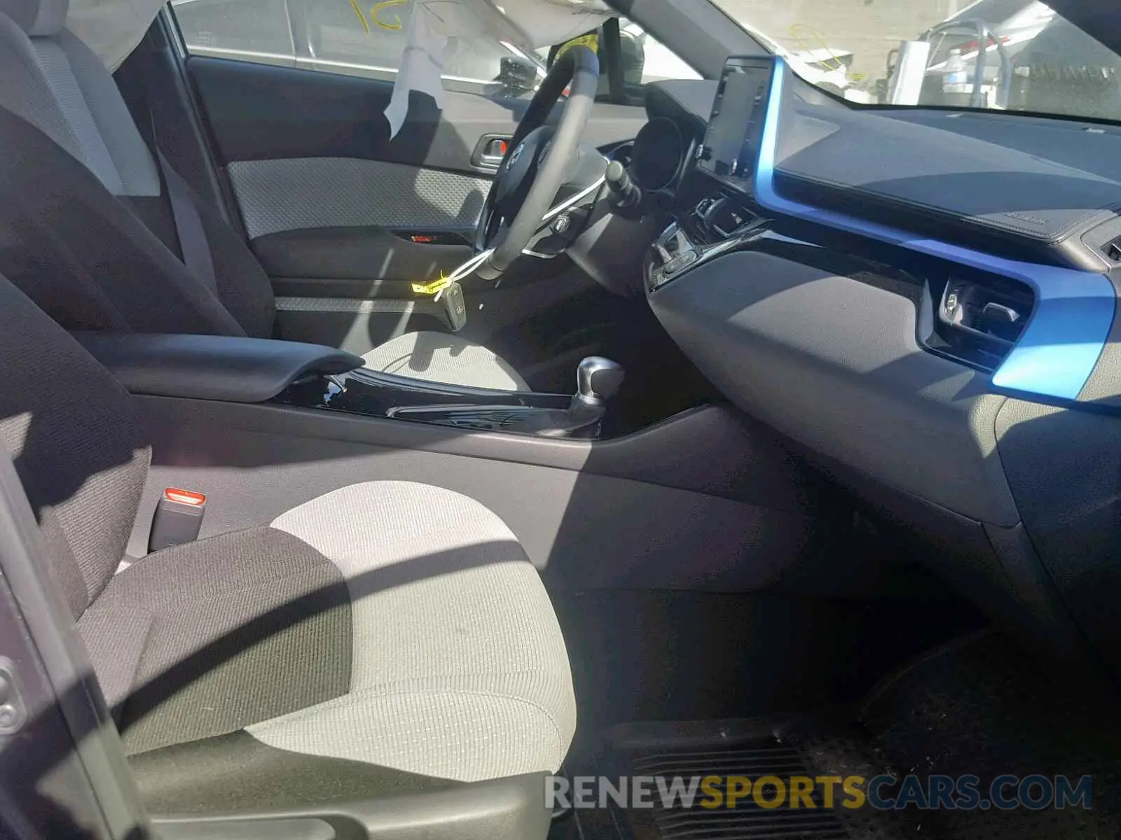 5 Photograph of a damaged car JTNKHMBXXK1032871 TOYOTA C-HR XLE 2019