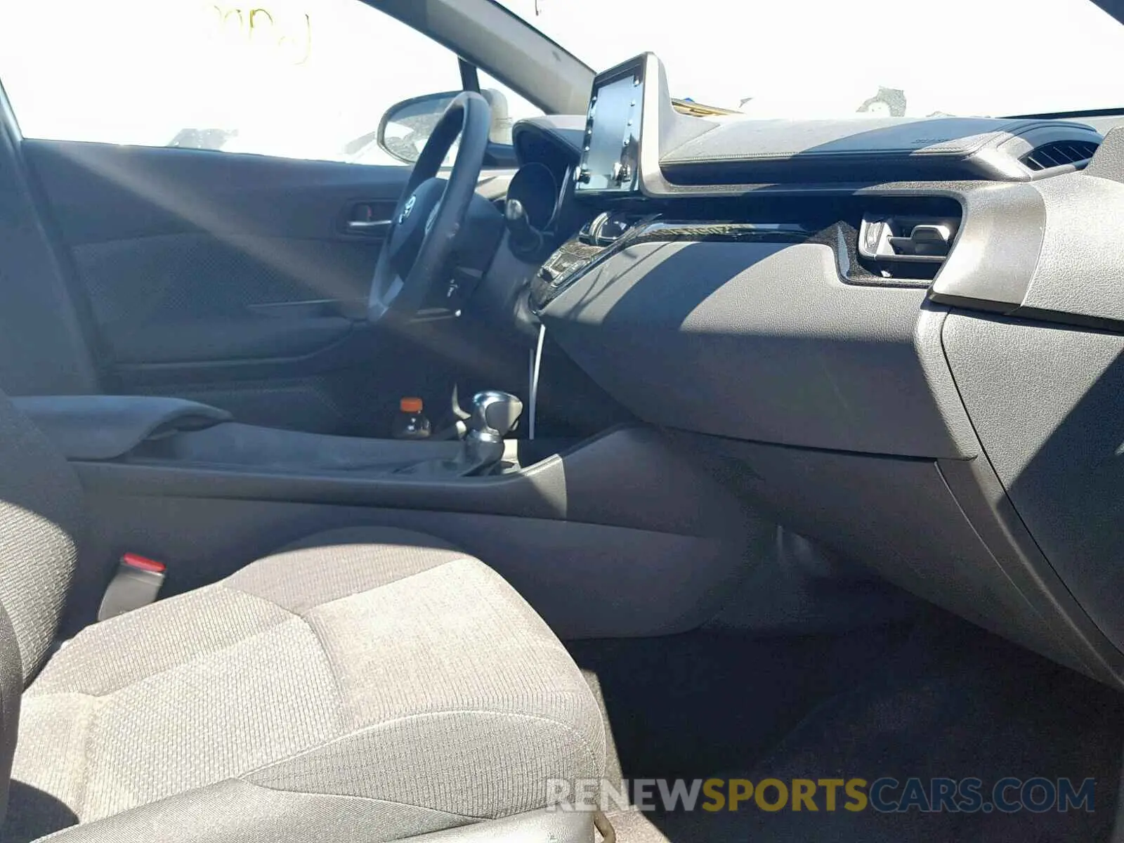 5 Photograph of a damaged car NMTKHMBX3KR080136 TOYOTA C-HR XLE 2019
