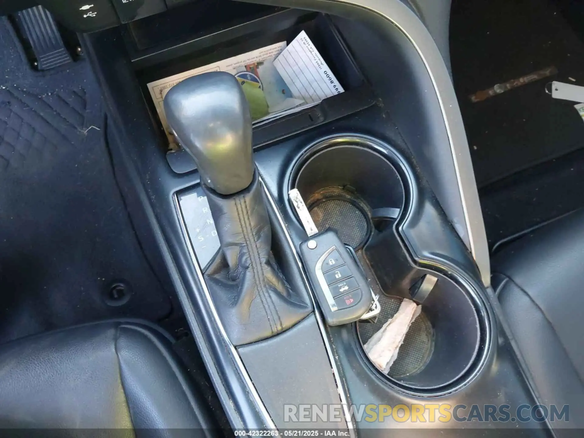 11 Photograph of a damaged car 4T1B11HK0KU161764 TOYOTA CAMRY 2019