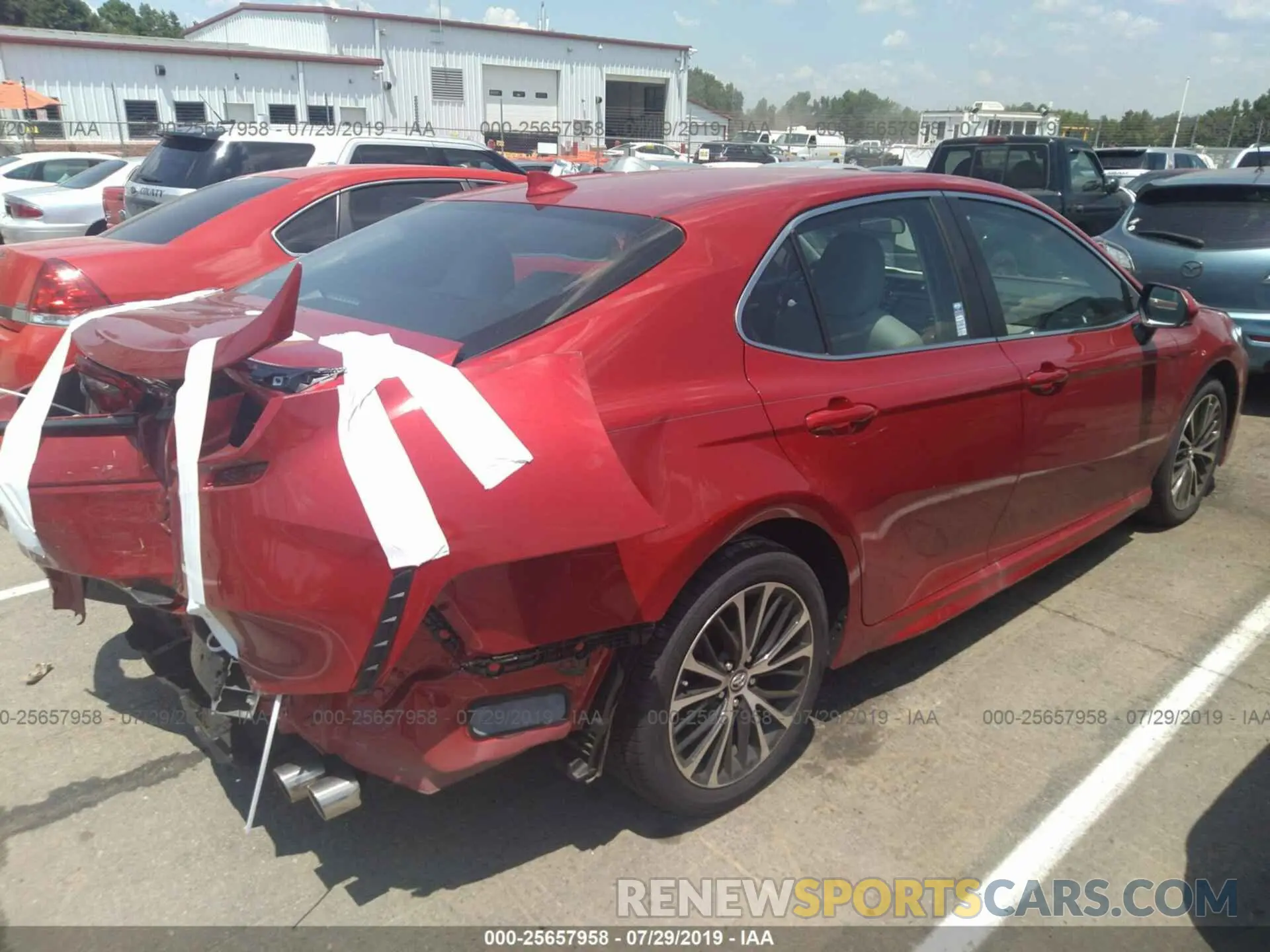 4 Photograph of a damaged car 4T1B11HK0KU162882 TOYOTA CAMRY 2019