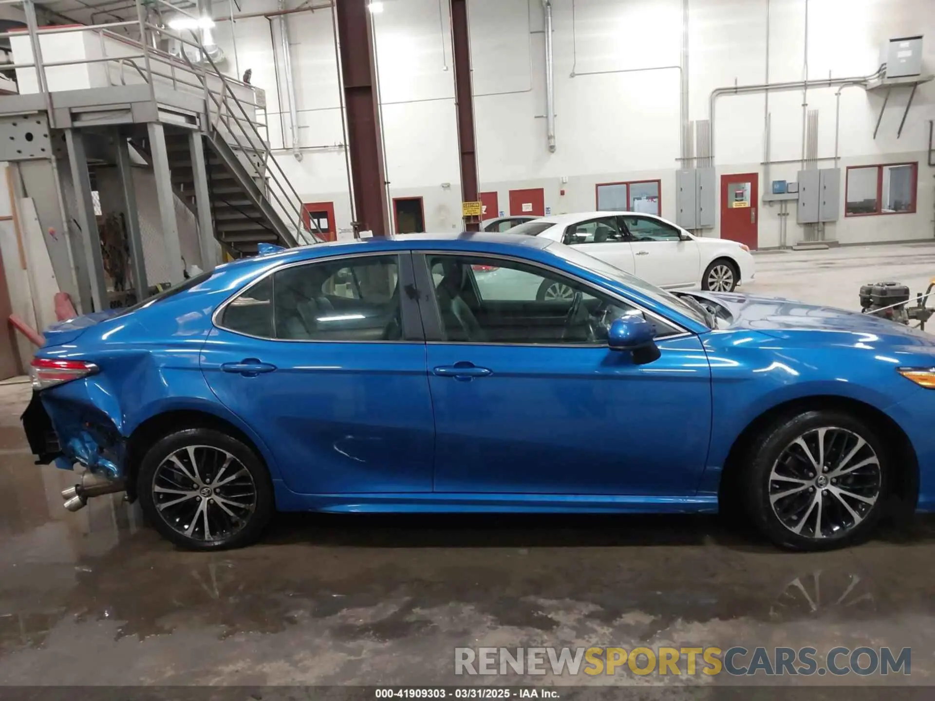 13 Photograph of a damaged car 4T1B11HK0KU166706 TOYOTA CAMRY 2019