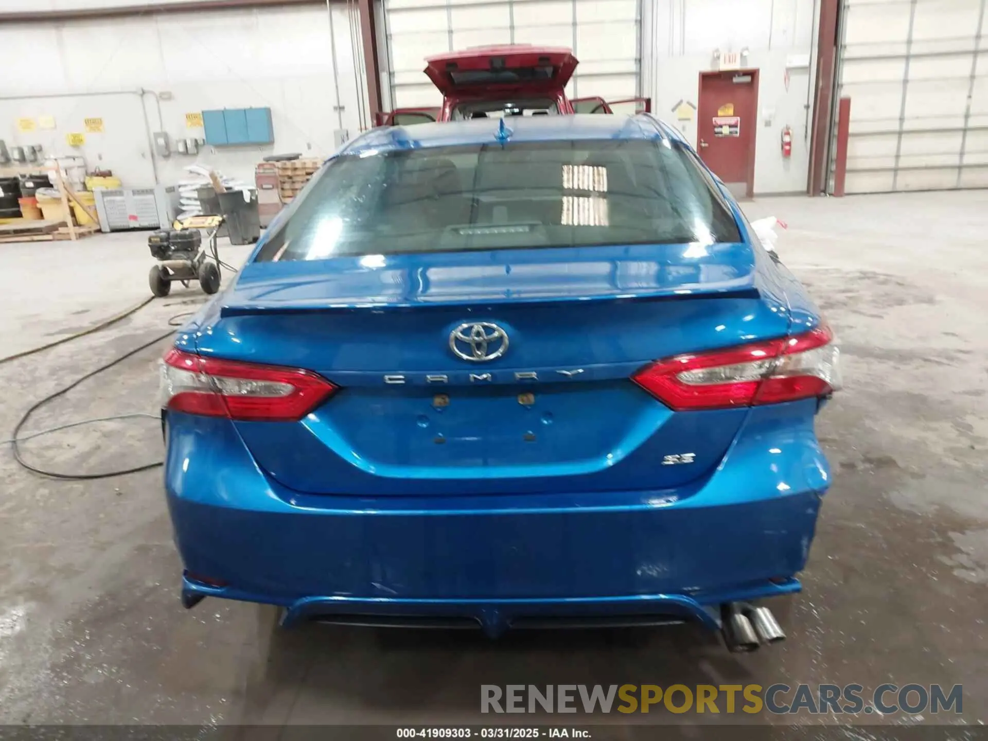 16 Photograph of a damaged car 4T1B11HK0KU166706 TOYOTA CAMRY 2019