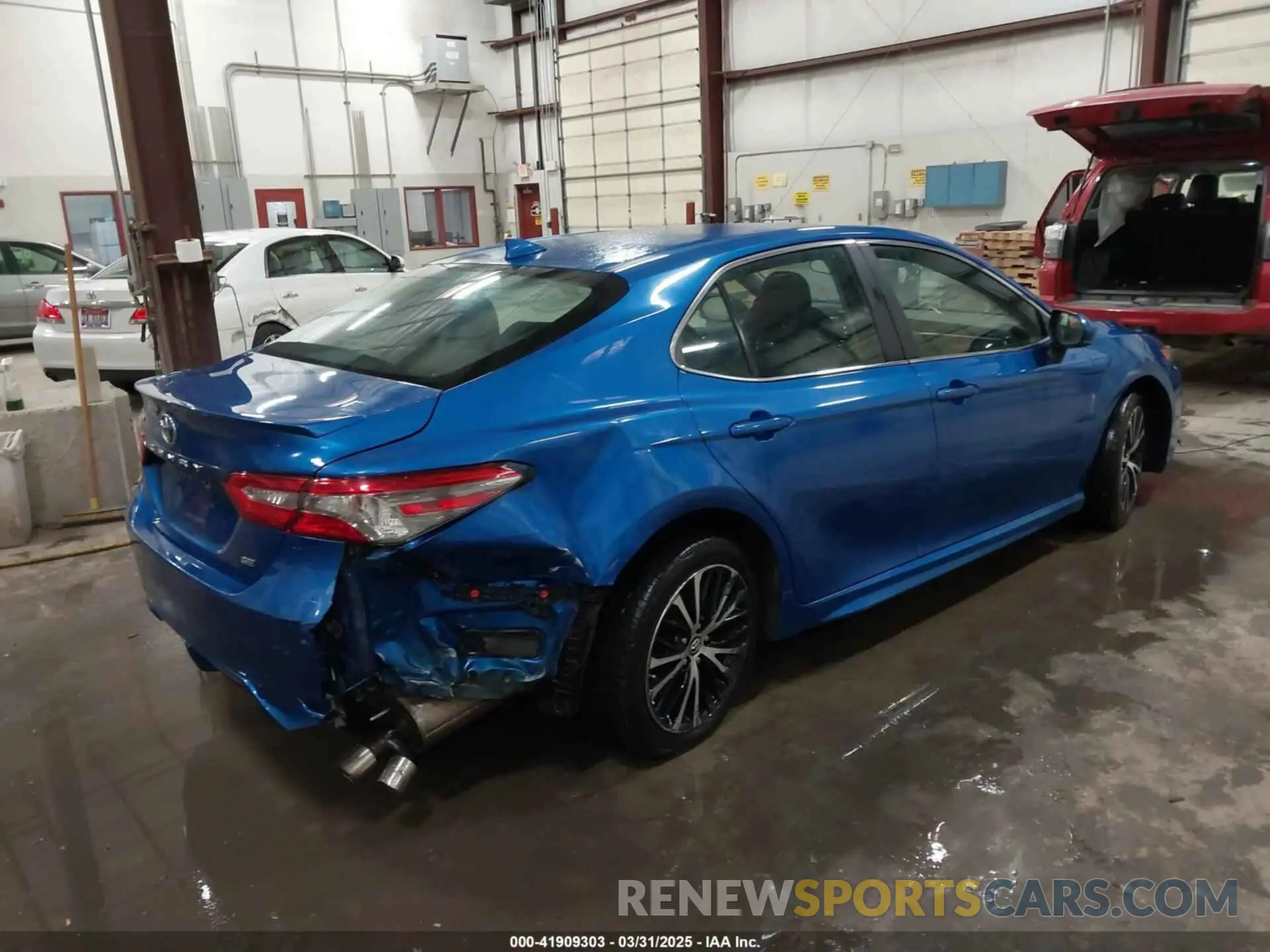 4 Photograph of a damaged car 4T1B11HK0KU166706 TOYOTA CAMRY 2019