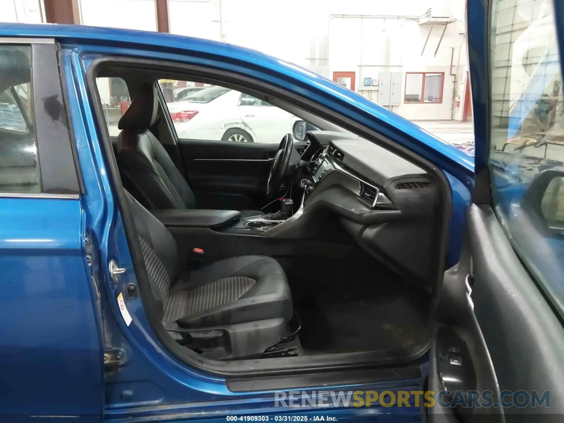 5 Photograph of a damaged car 4T1B11HK0KU166706 TOYOTA CAMRY 2019