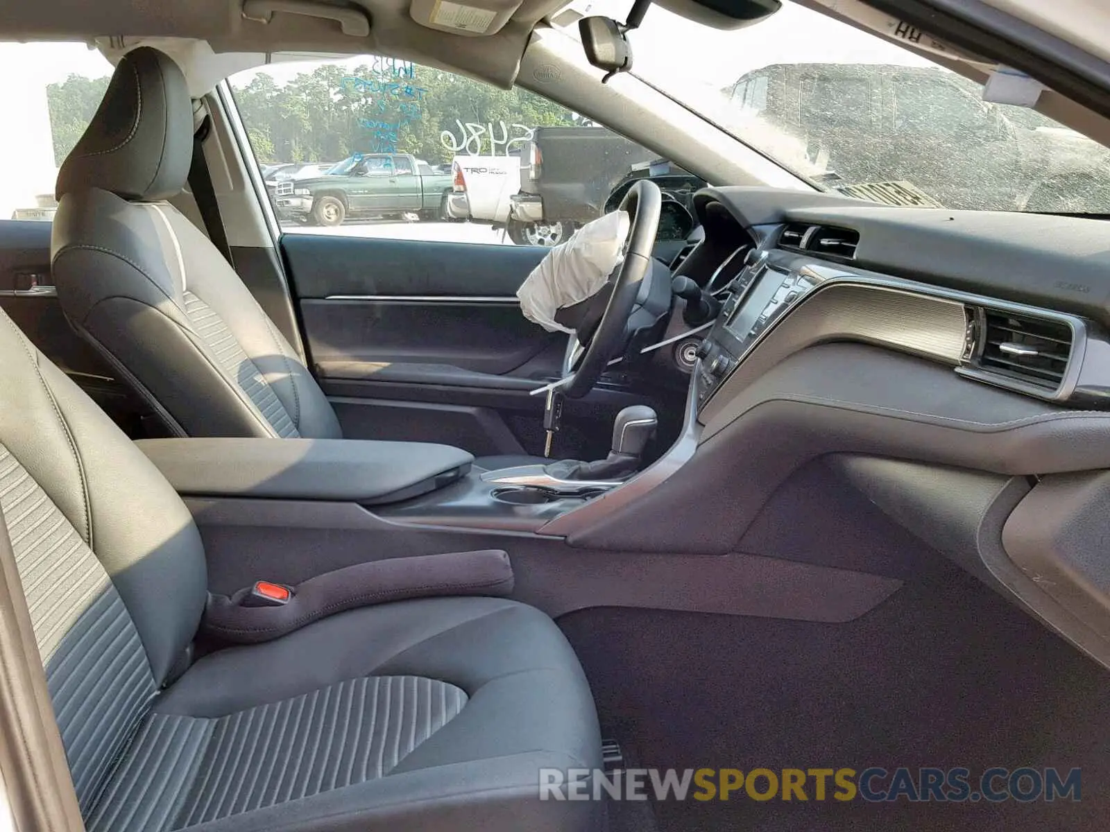 5 Photograph of a damaged car 4T1B11HK0KU174109 TOYOTA CAMRY 2019