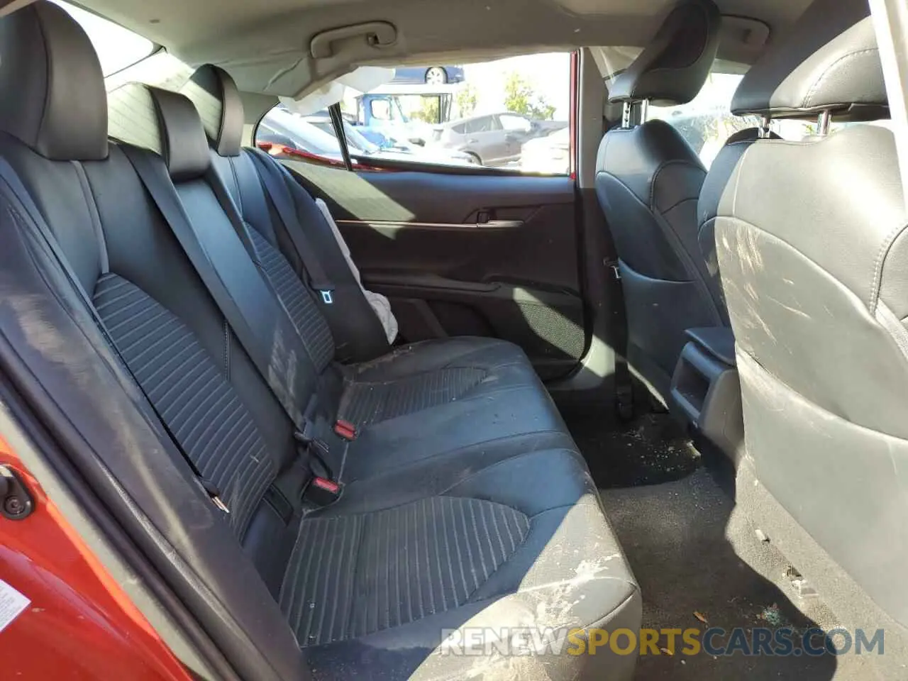 10 Photograph of a damaged car 4T1B11HK0KU175292 TOYOTA CAMRY 2019