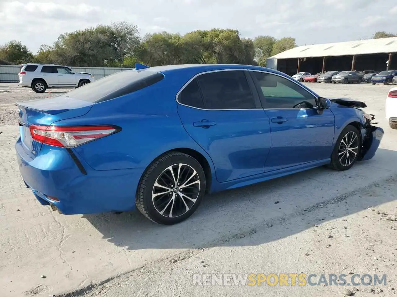 3 Photograph of a damaged car 4T1B11HK0KU175695 TOYOTA CAMRY 2019