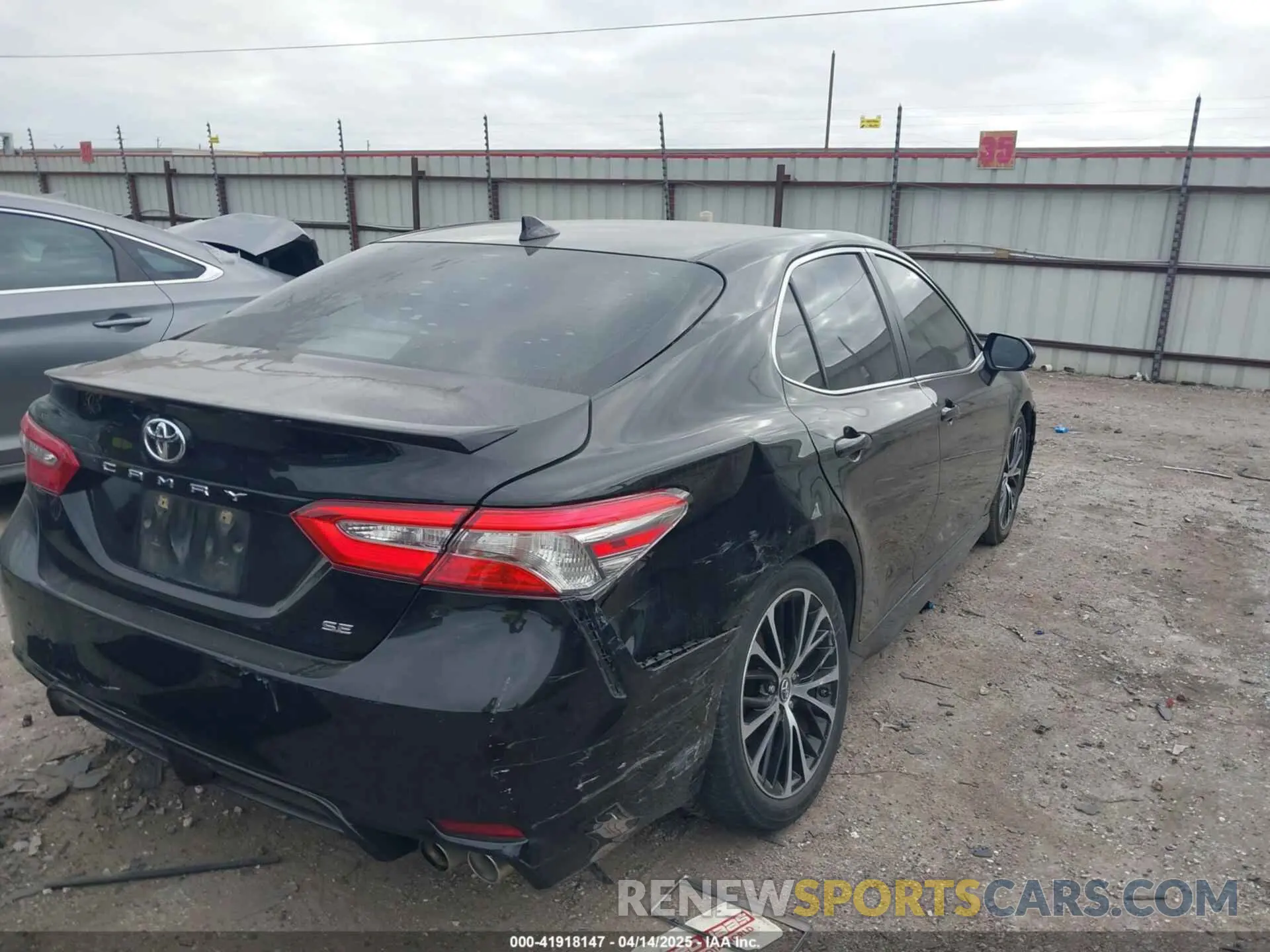 4 Фотография поврежденного автомобиля 4T1B11HK0KU201034 TOYOTA CAMRY 2019