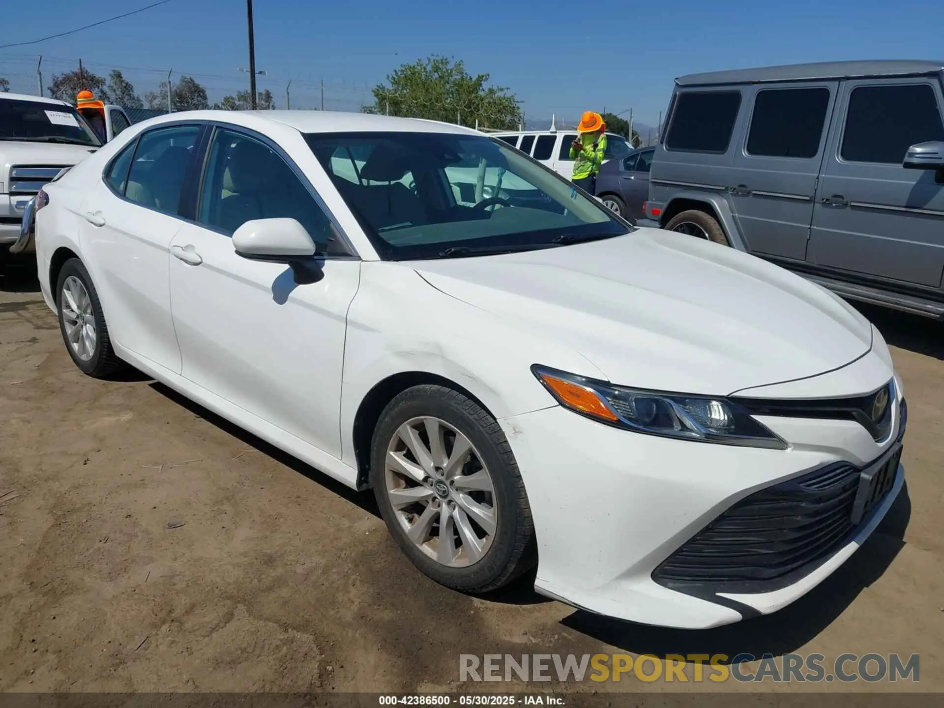 1 Фотография поврежденного автомобиля 4T1B11HK0KU204029 TOYOTA CAMRY 2019