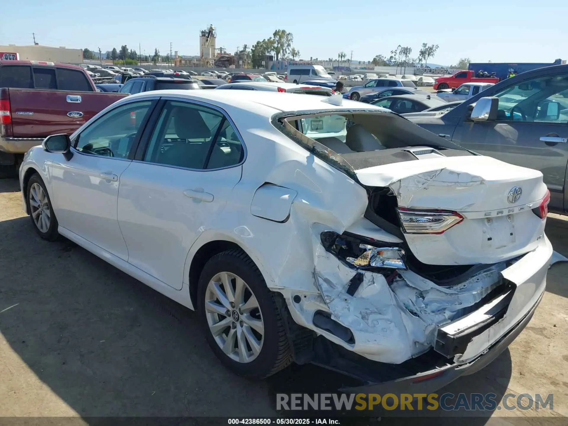 3 Фотография поврежденного автомобиля 4T1B11HK0KU204029 TOYOTA CAMRY 2019