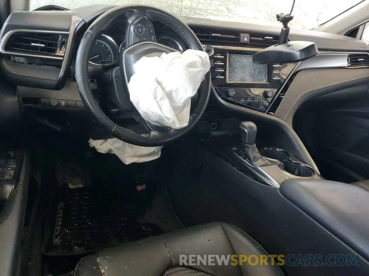 8 Photograph of a damaged car 4T1B11HK0KU207724 TOYOTA CAMRY 2019