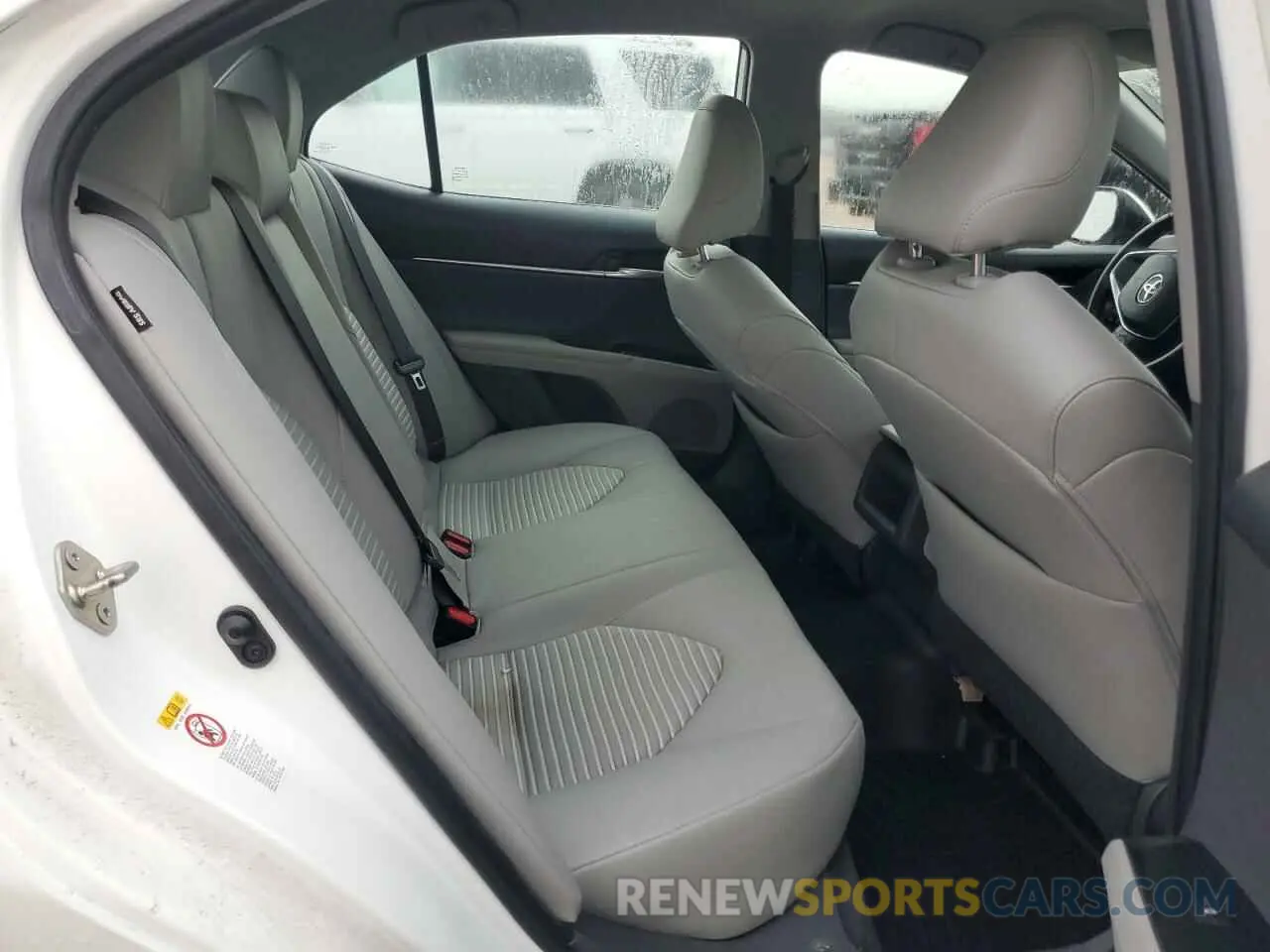 10 Photograph of a damaged car 4T1B11HK0KU210543 TOYOTA CAMRY 2019