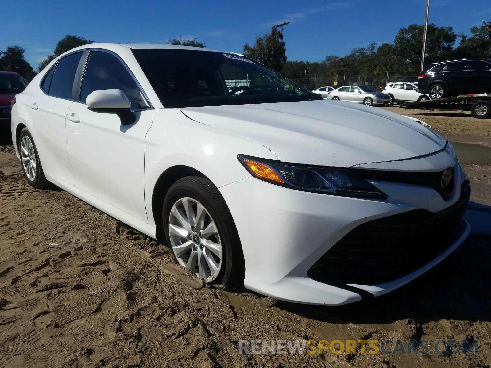 1 Photograph of a damaged car 4T1B11HK0KU226516 TOYOTA CAMRY 2019