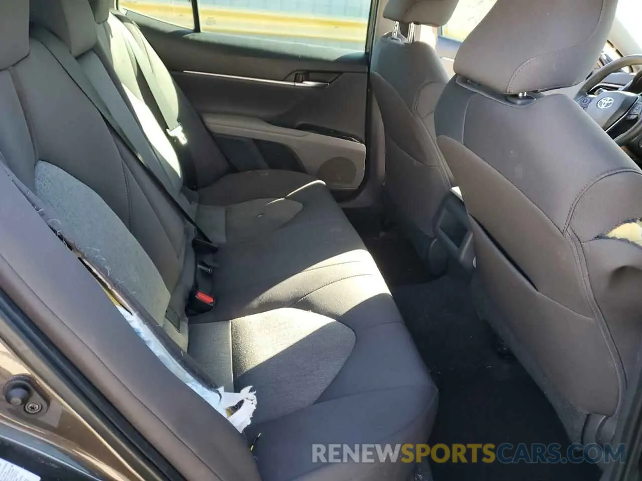 10 Photograph of a damaged car 4T1B11HK0KU227892 TOYOTA CAMRY 2019