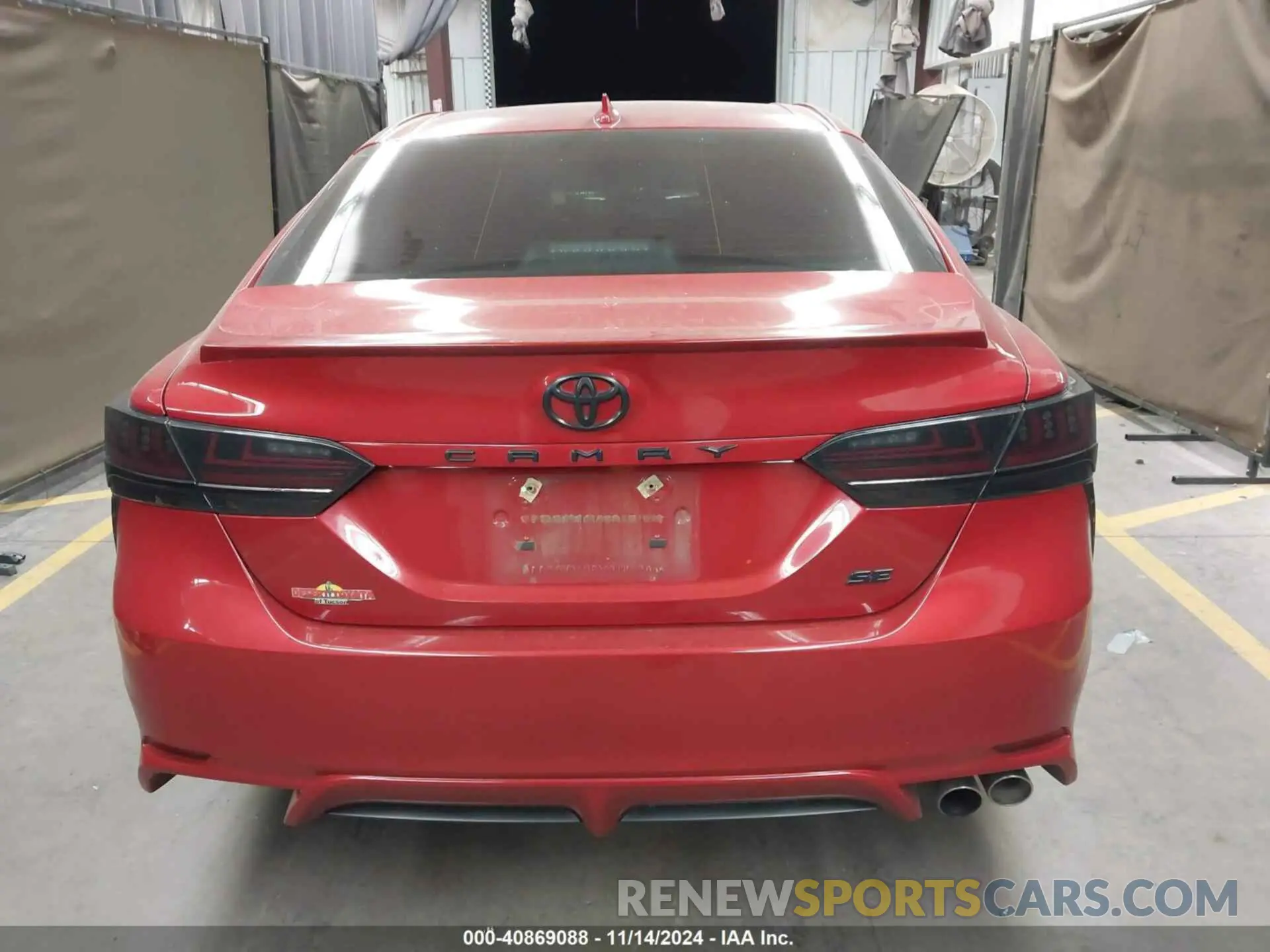 16 Photograph of a damaged car 4T1B11HK0KU240500 TOYOTA CAMRY 2019