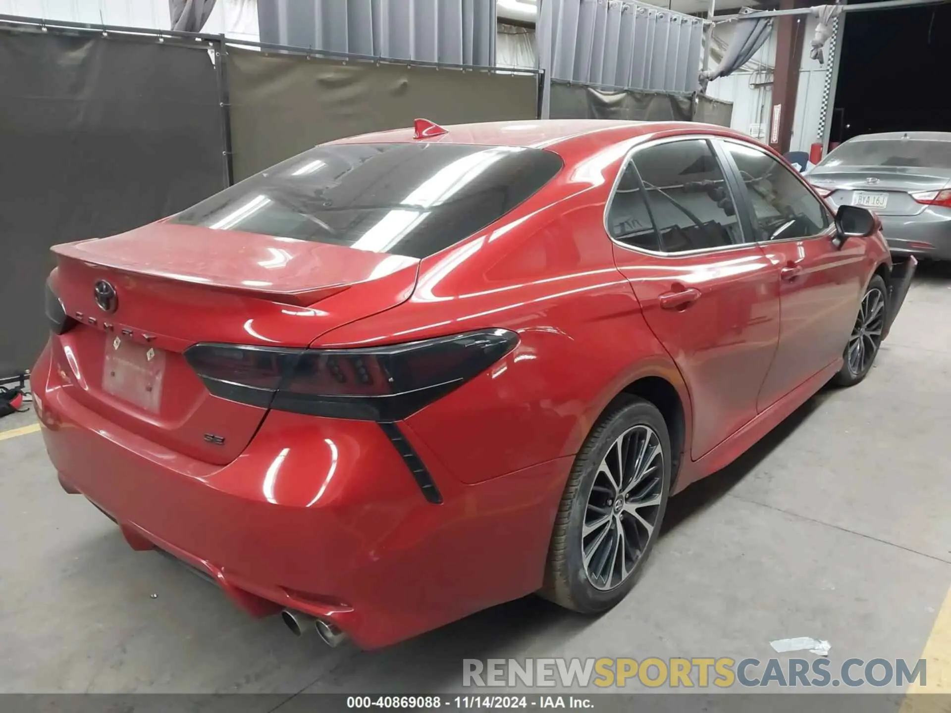4 Photograph of a damaged car 4T1B11HK0KU240500 TOYOTA CAMRY 2019