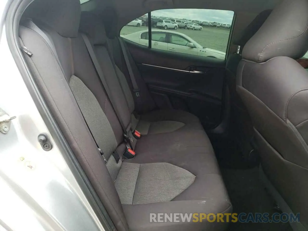 6 Photograph of a damaged car 4T1B11HK0KU241100 TOYOTA CAMRY 2019