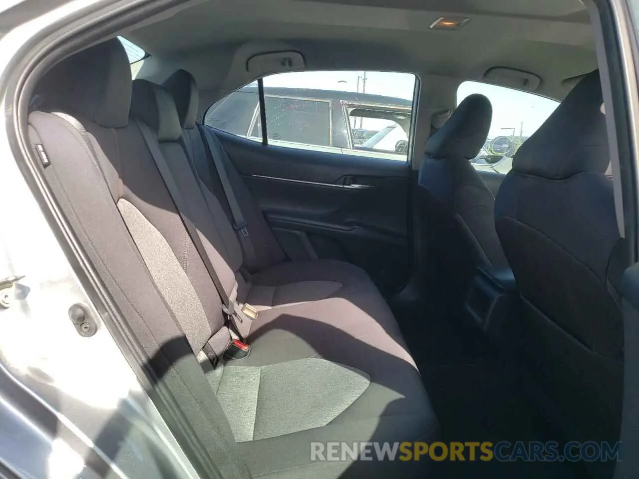 6 Photograph of a damaged car 4T1B11HK0KU241632 TOYOTA CAMRY 2019