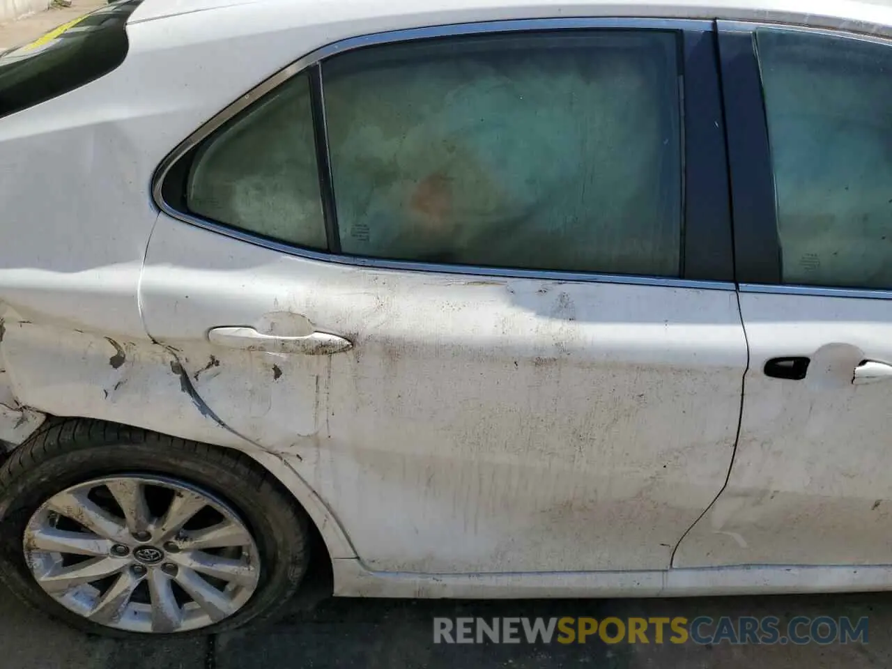 10 Photograph of a damaged car 4T1B11HK0KU265736 TOYOTA CAMRY 2019