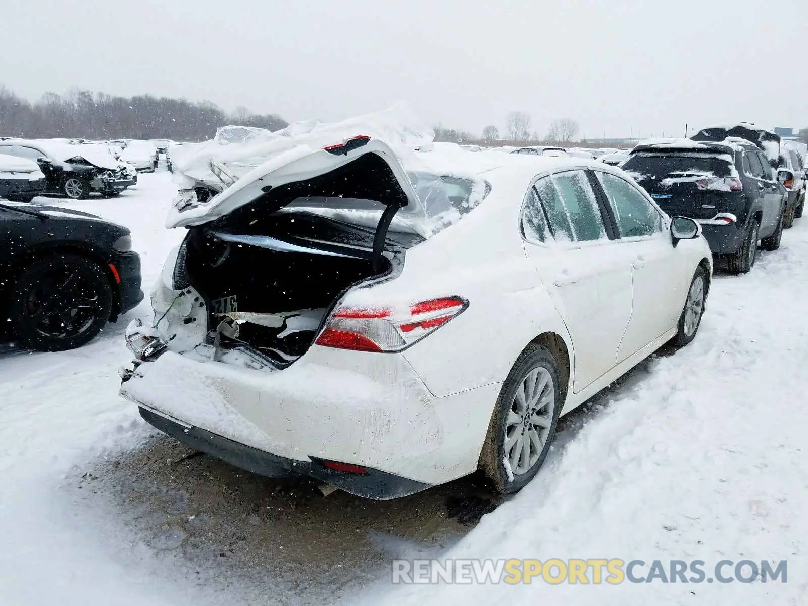 4 Фотография поврежденного автомобиля 4T1B11HK0KU270936 TOYOTA CAMRY 2019