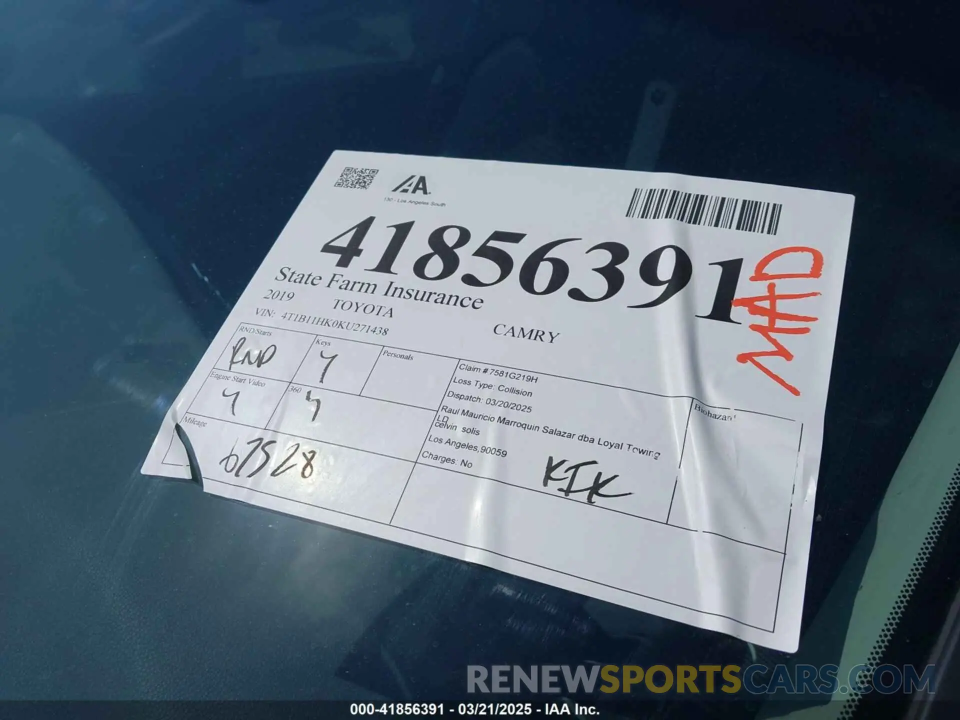 18 Photograph of a damaged car 4T1B11HK0KU271438 TOYOTA CAMRY 2019