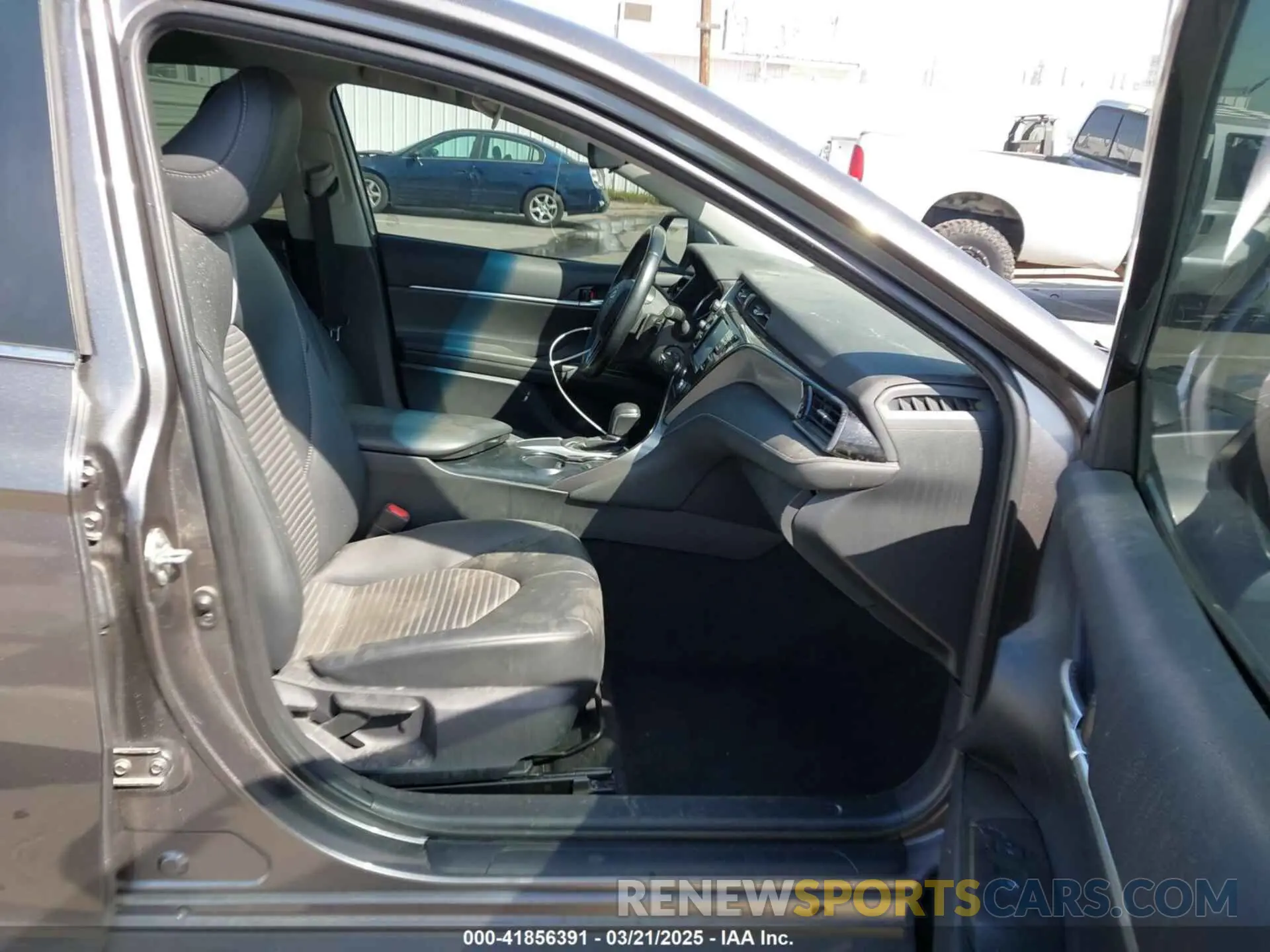 5 Photograph of a damaged car 4T1B11HK0KU271438 TOYOTA CAMRY 2019