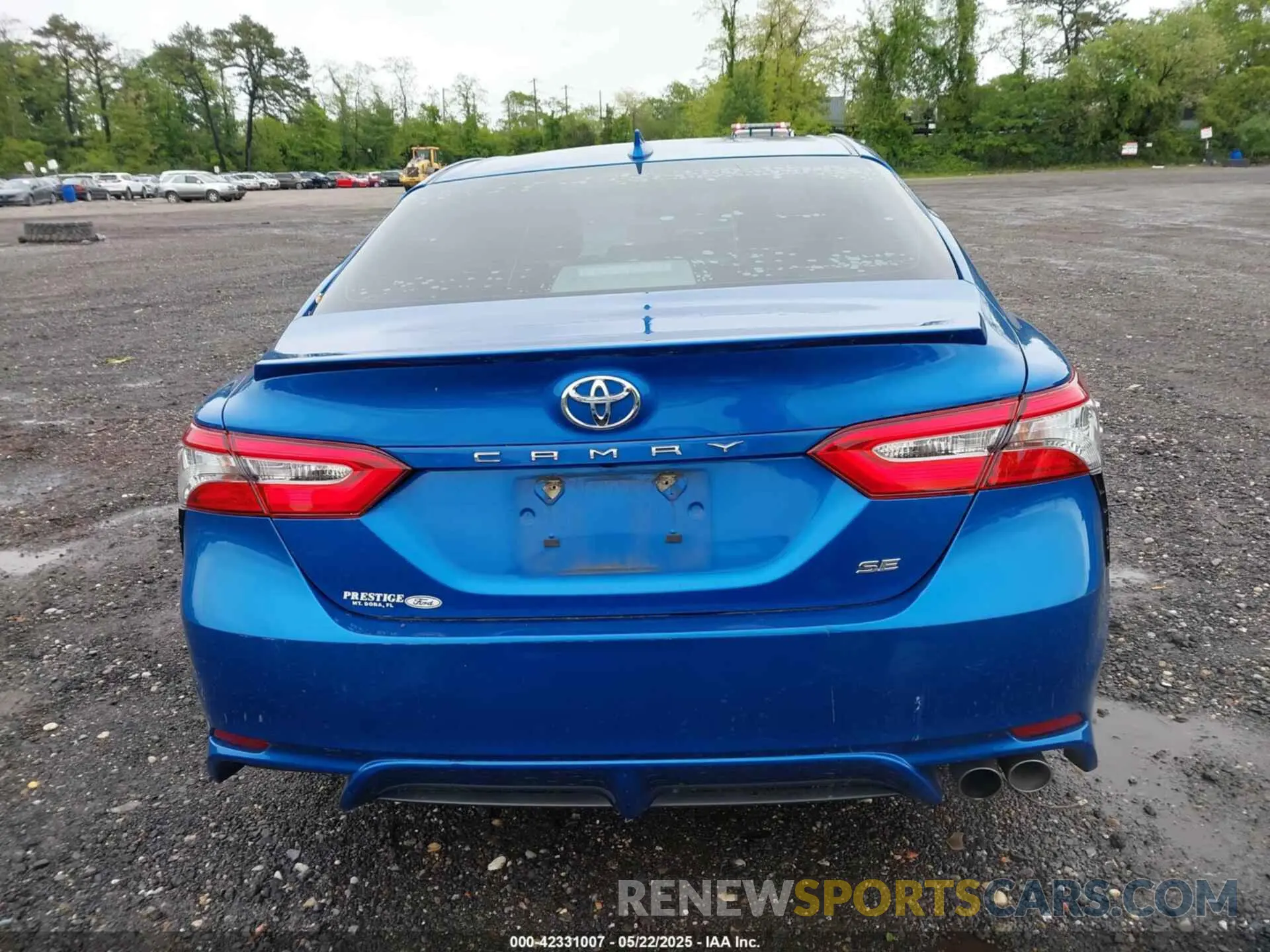 16 Photograph of a damaged car 4T1B11HK0KU278079 TOYOTA CAMRY 2019
