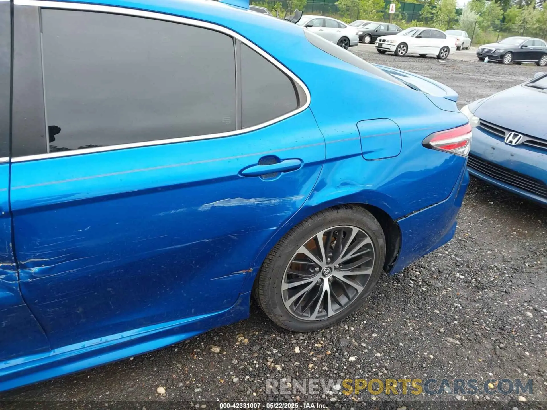 18 Photograph of a damaged car 4T1B11HK0KU278079 TOYOTA CAMRY 2019