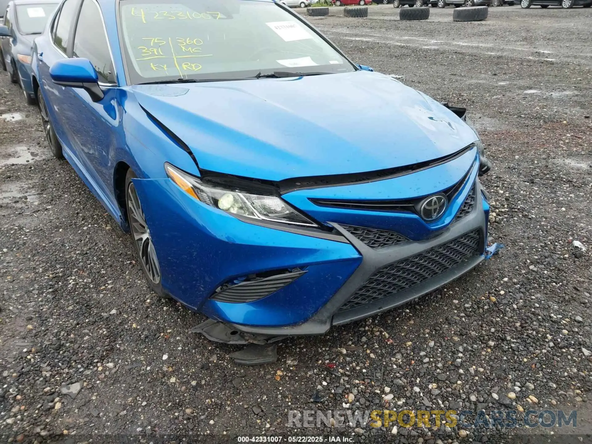 19 Photograph of a damaged car 4T1B11HK0KU278079 TOYOTA CAMRY 2019