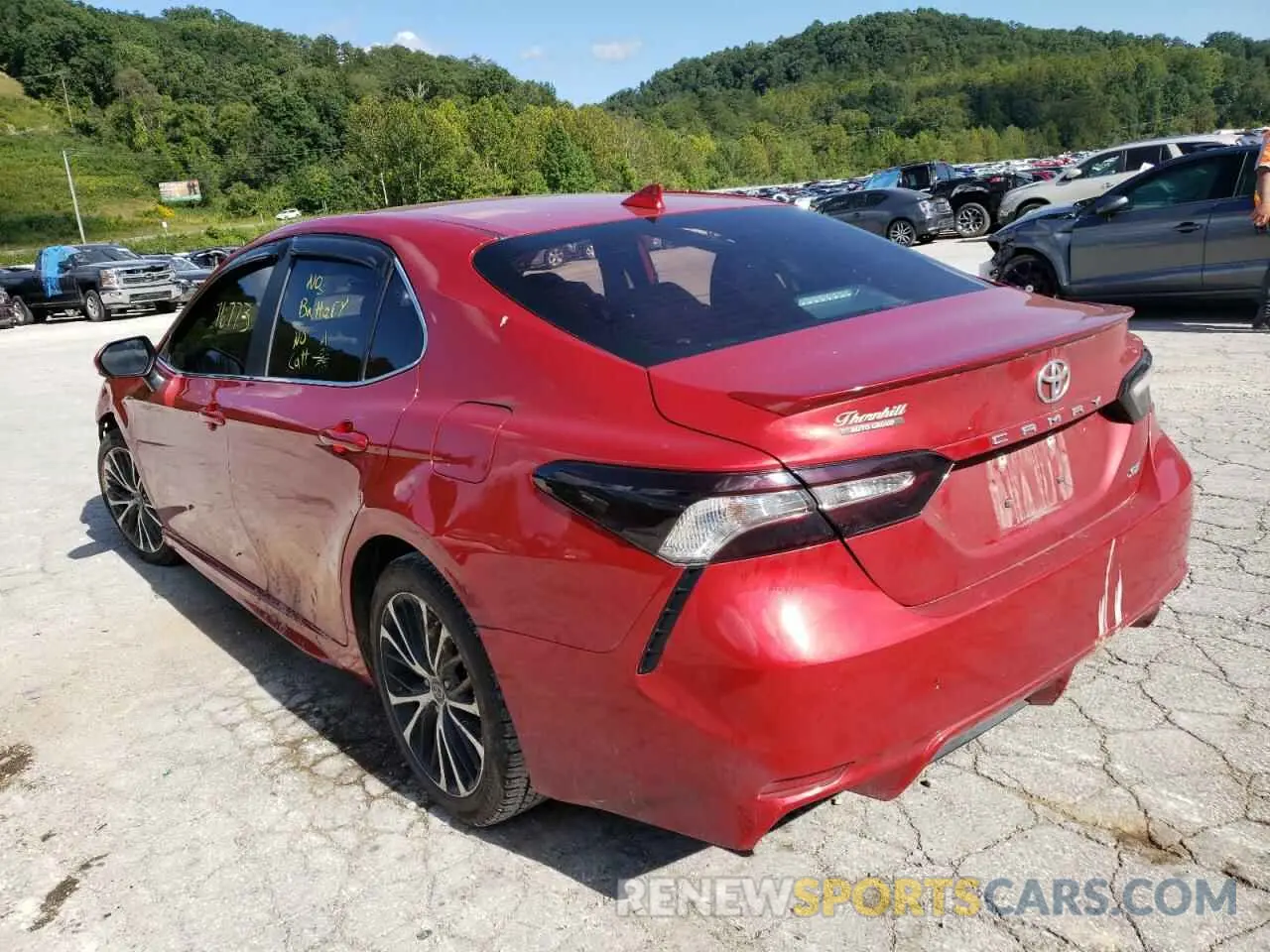 3 Фотография поврежденного автомобиля 4T1B11HK0KU282097 TOYOTA CAMRY 2019